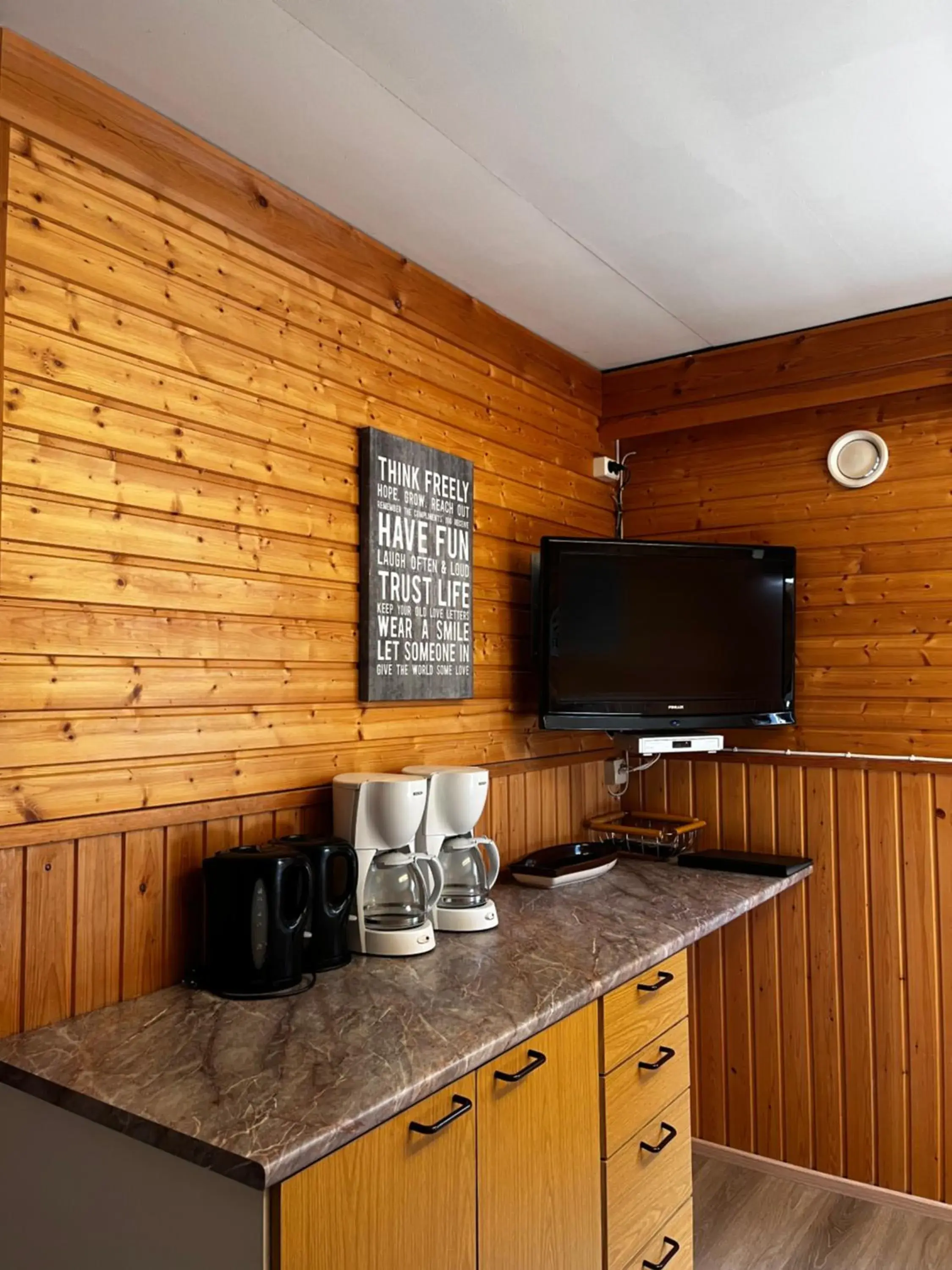 Triple Room with Shared Bathroom in Motelli Rovaniemi Triple Room with Shared Bathroom in Motelli Rovaniemi