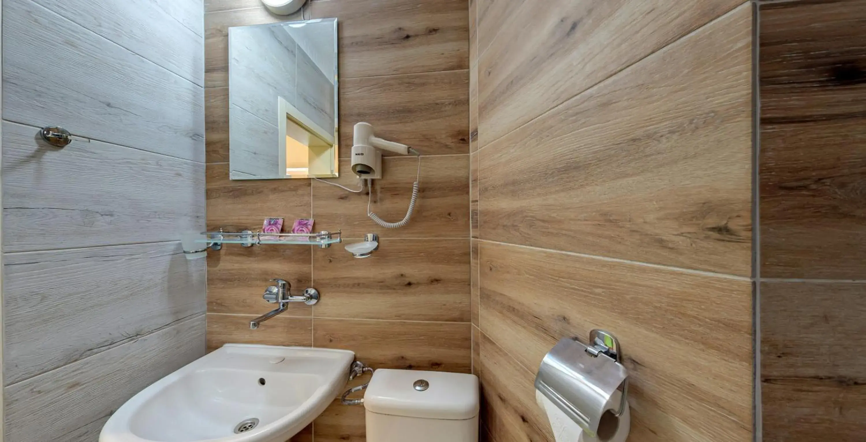 Deluxe Room in Grami Hotel Deluxe Room in Grami Hotel