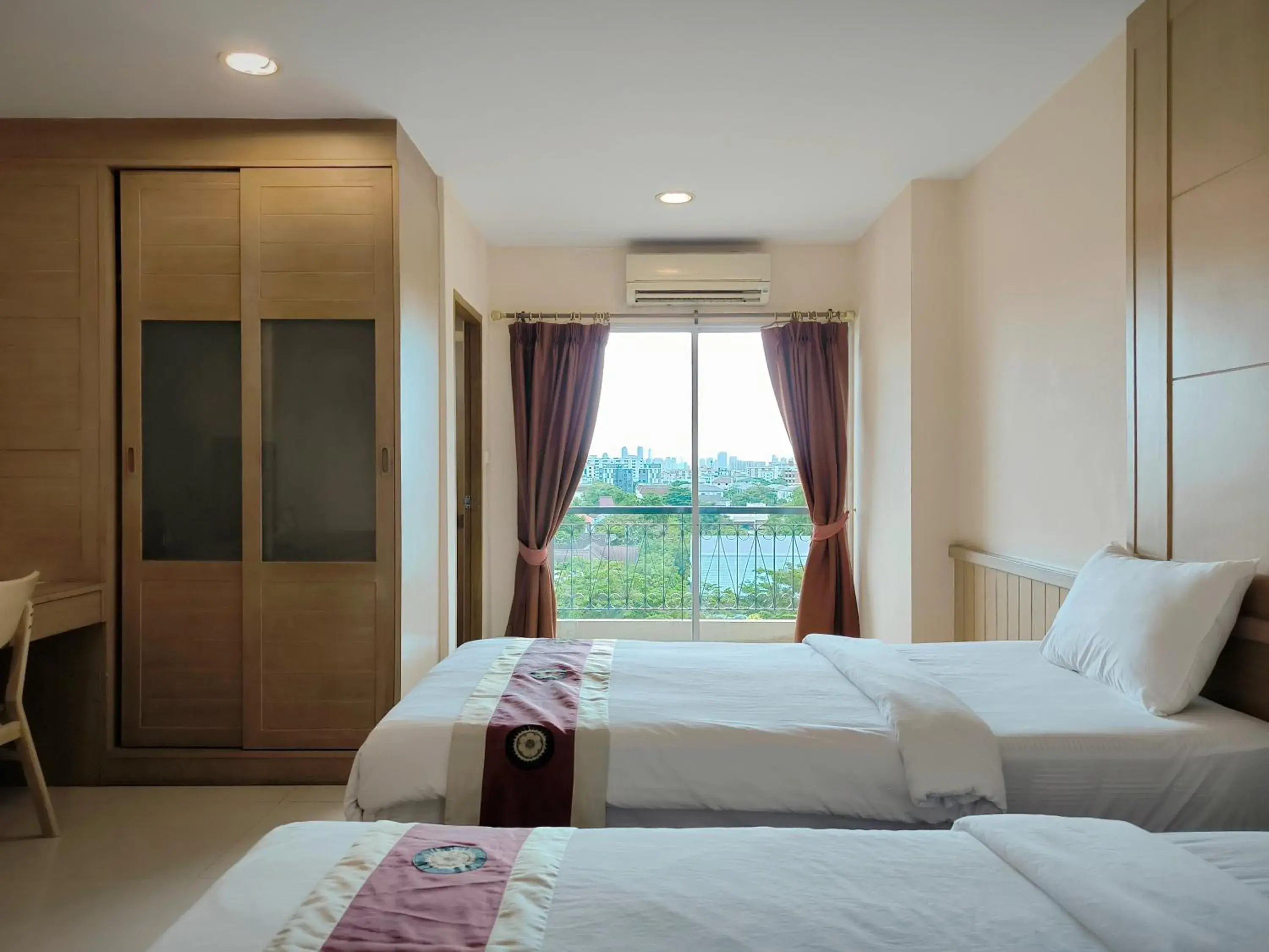 Superior Twin Room in Metro Point Bangkok Superior Twin Room in Metro Point Bangkok