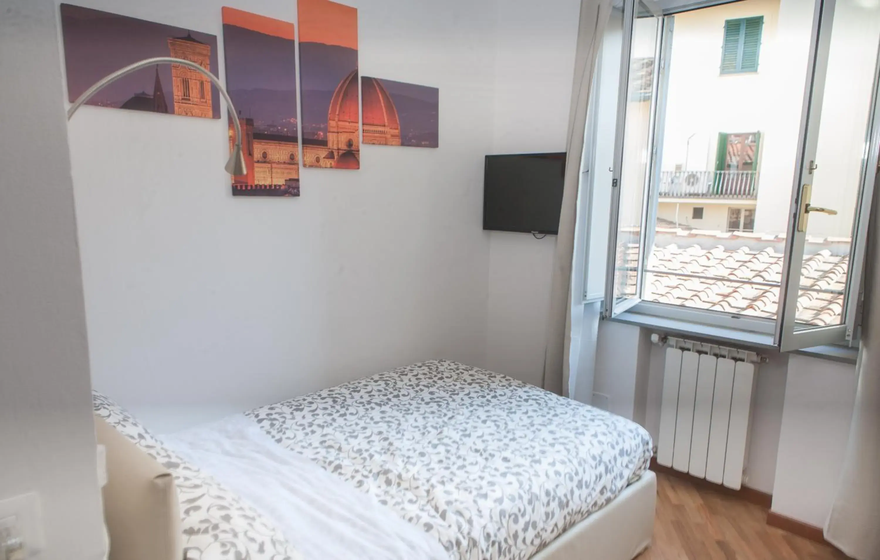 Small Double Room in Le Tre Lune Suites Small Double Room in Le Tre Lune Suites