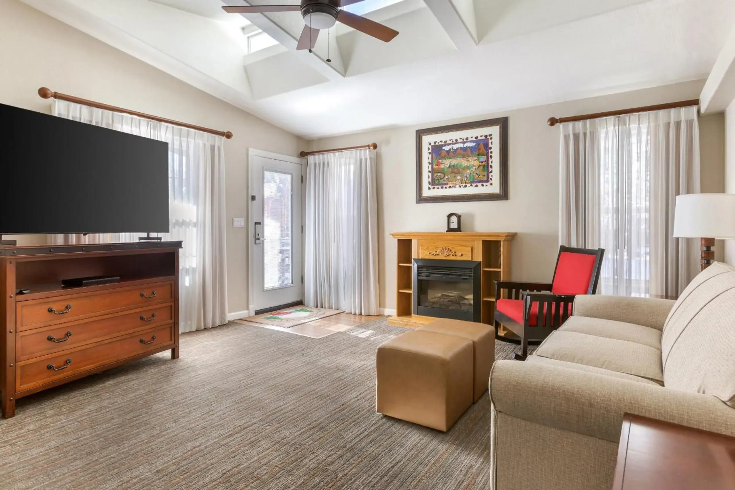 Two-Bedroom Suite in PVC at The Roundhouse Resort Two-Bedroom Suite in PVC at The Roundhouse Resort