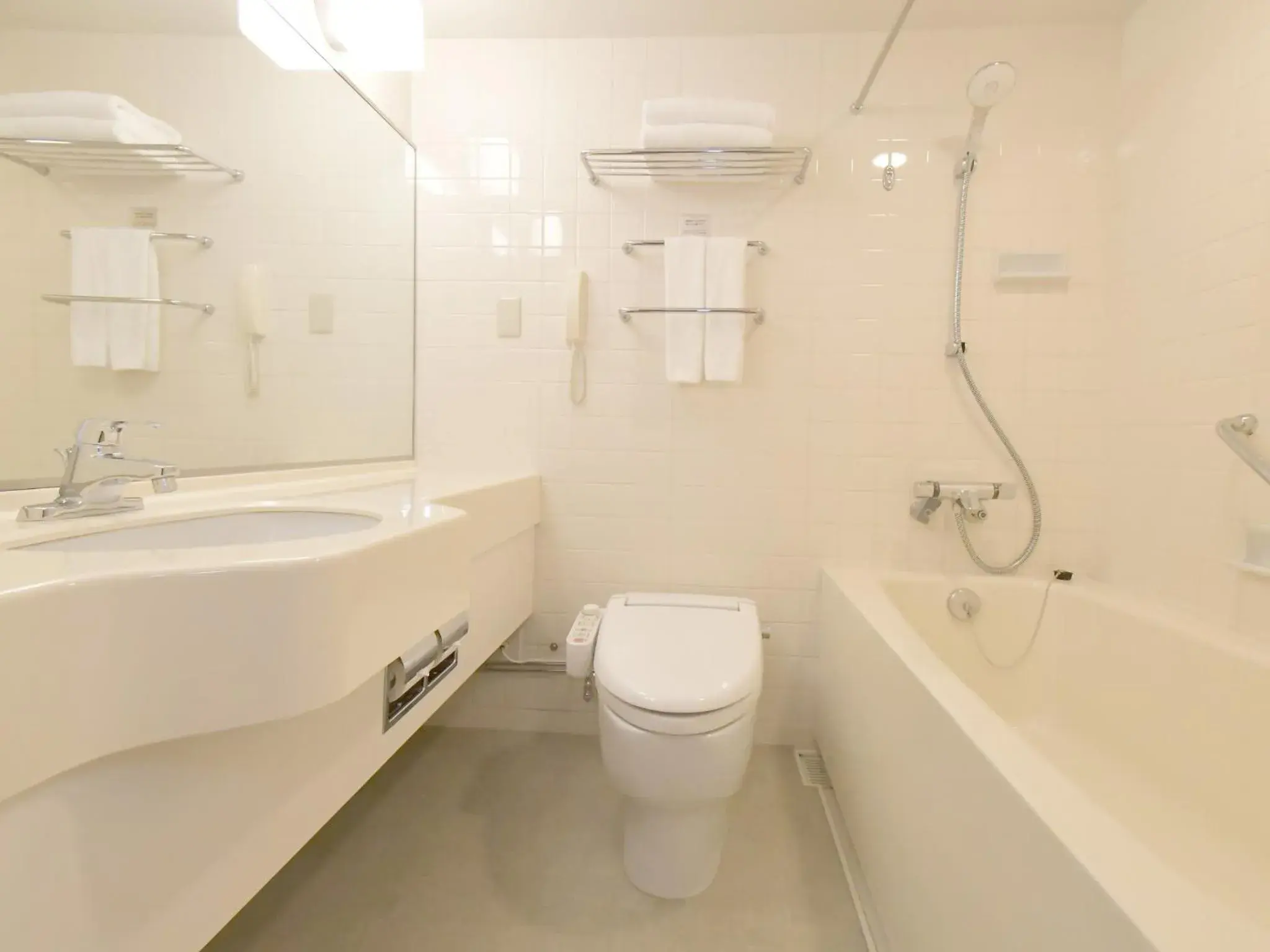 Standard Twin Room with Park View - High Floor - Smoking in Sapporo View Hotel Odori Park Standard Twin Room with Park View - High Floor - Smoking in Sapporo View Hotel Odori Park