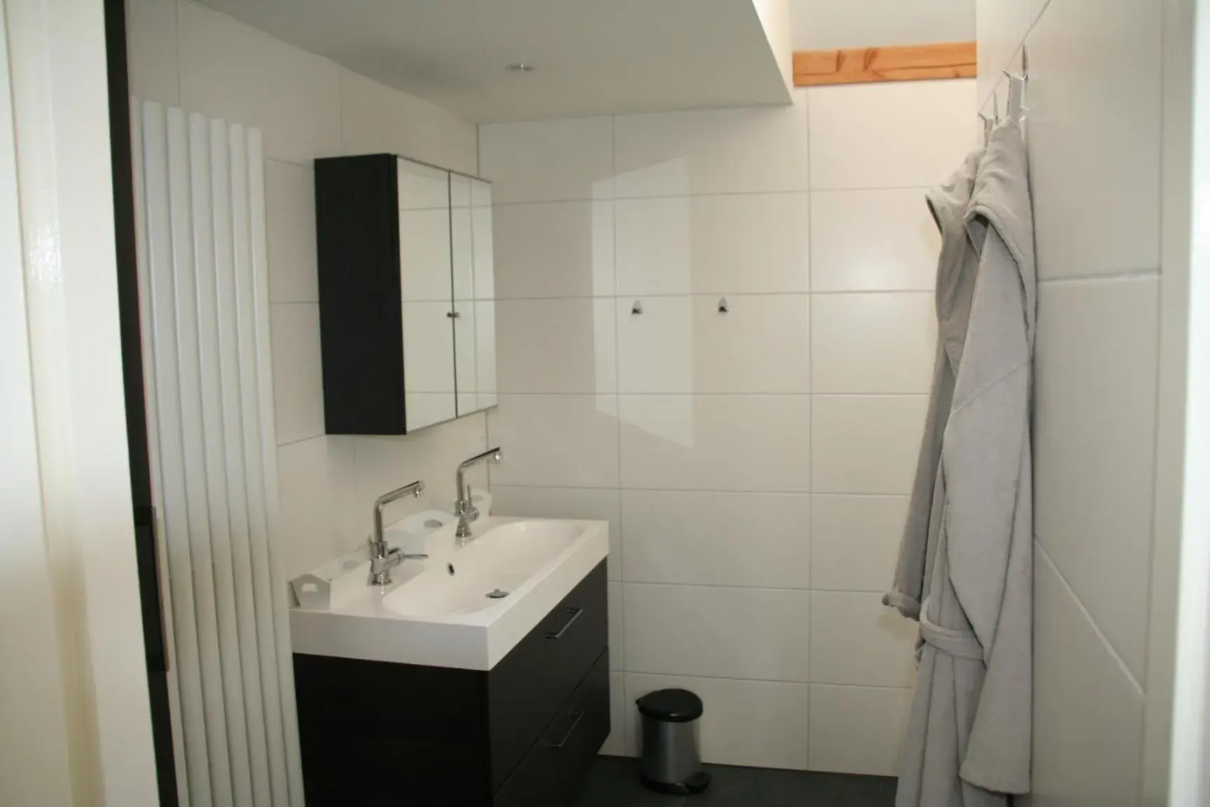 Deluxe Double Room with Shower in BenB Zuidoord Deluxe Double Room with Shower in BenB Zuidoord