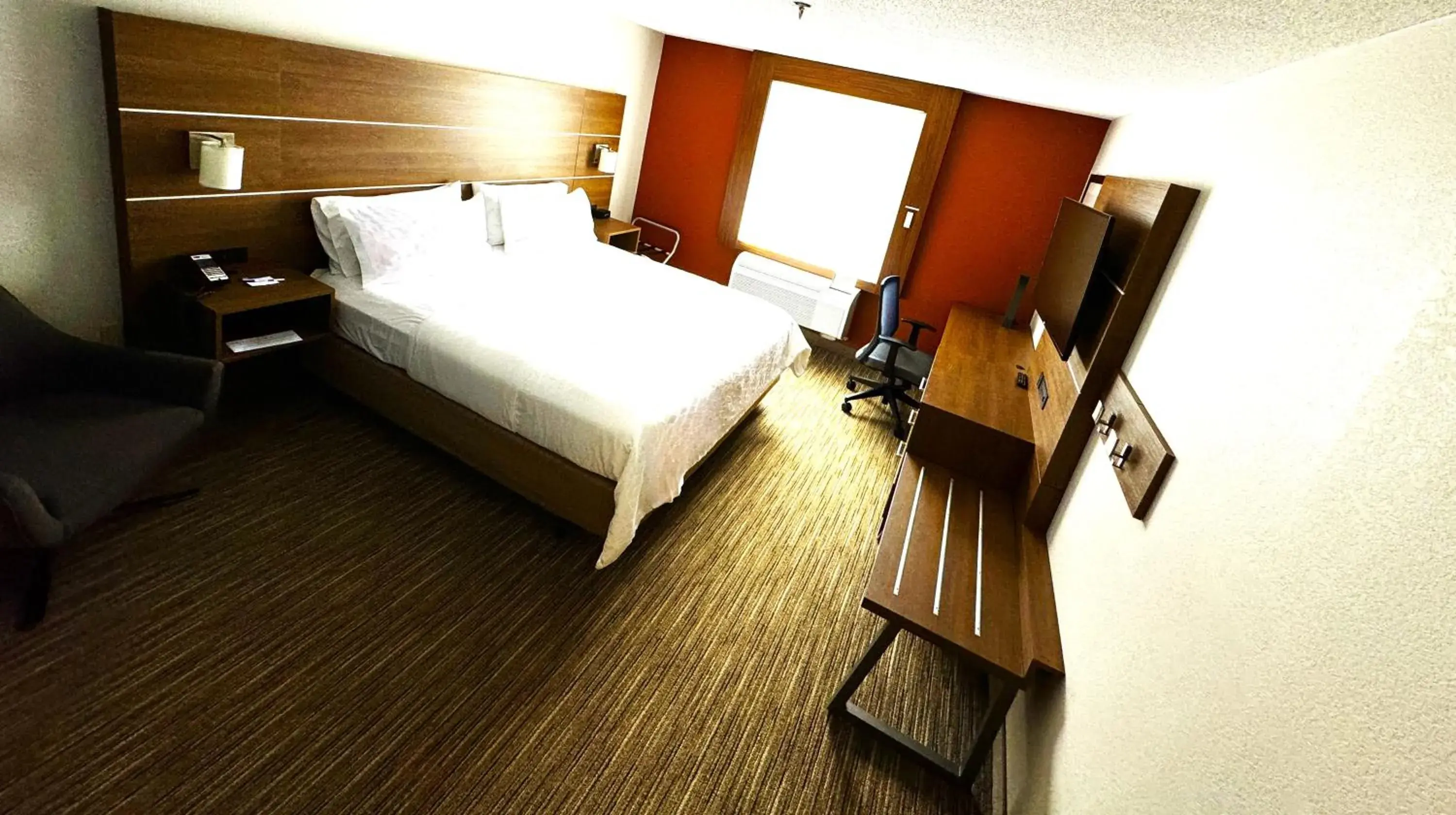 King Room - Mobility Access/Hearing Accessible in Holiday Inn Express & Suites - Lincoln East - White Mountains by IHG King Room - Mobility Access/Hearing Accessible in Holiday Inn Express & Suites - Lincoln East - White Mountains by IHG