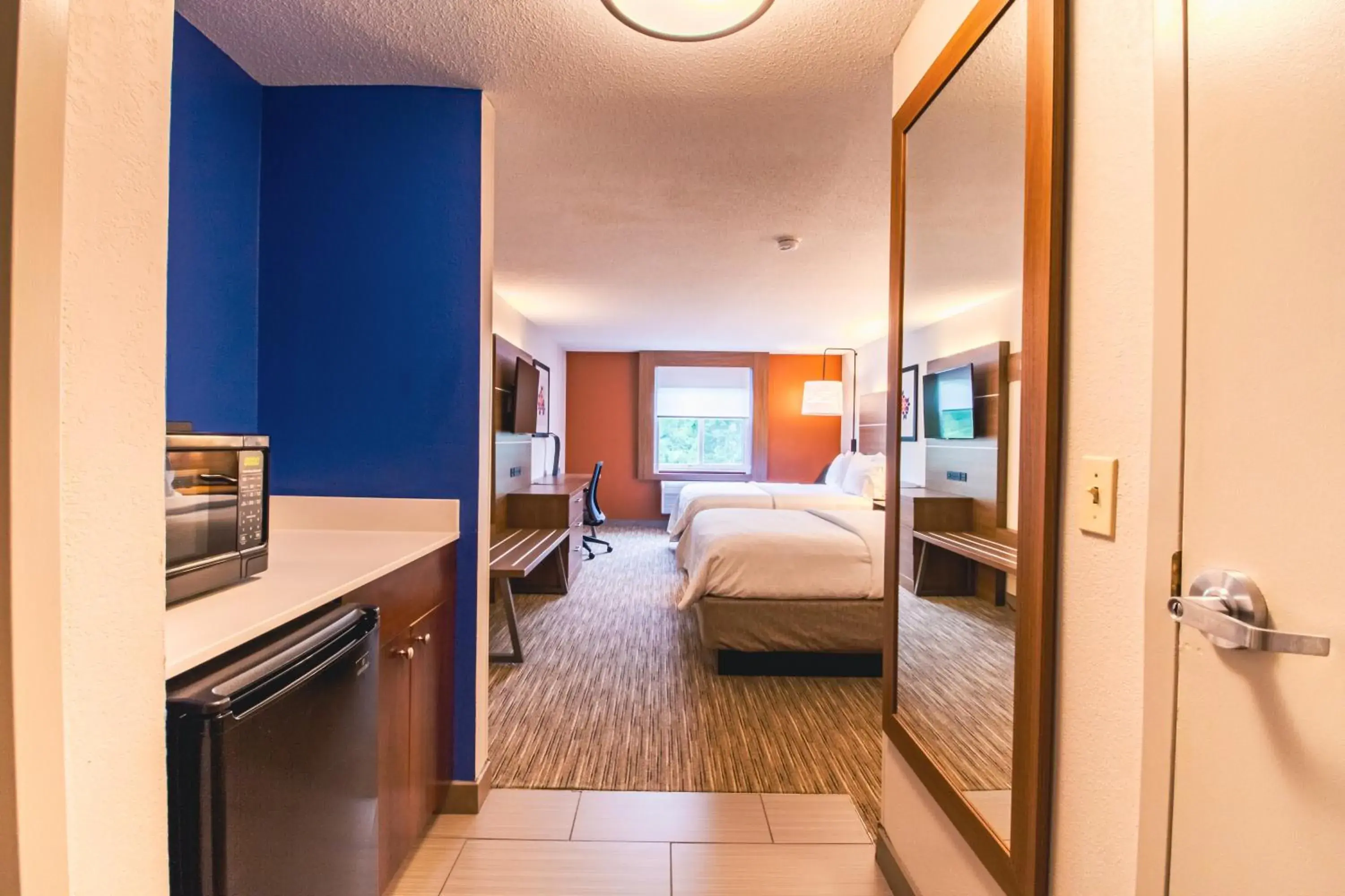 Standard Queen Room with Two Queen Beds in Holiday Inn Express & Suites - Lincoln East - White Mountains by IHG Standard Queen Room with Two Queen Beds in Holiday Inn Express & Suites - Lincoln East - White Mountains by IHG