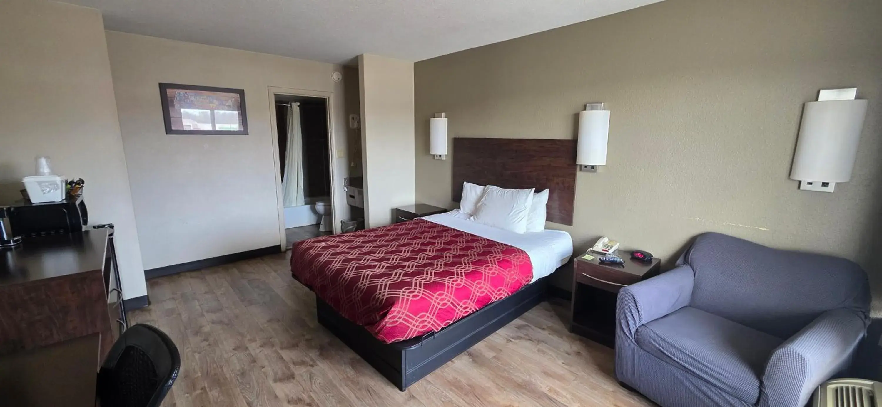 Queen Room - Smoking in Econo Lodge Fort Knox Queen Room - Smoking in Econo Lodge Fort Knox