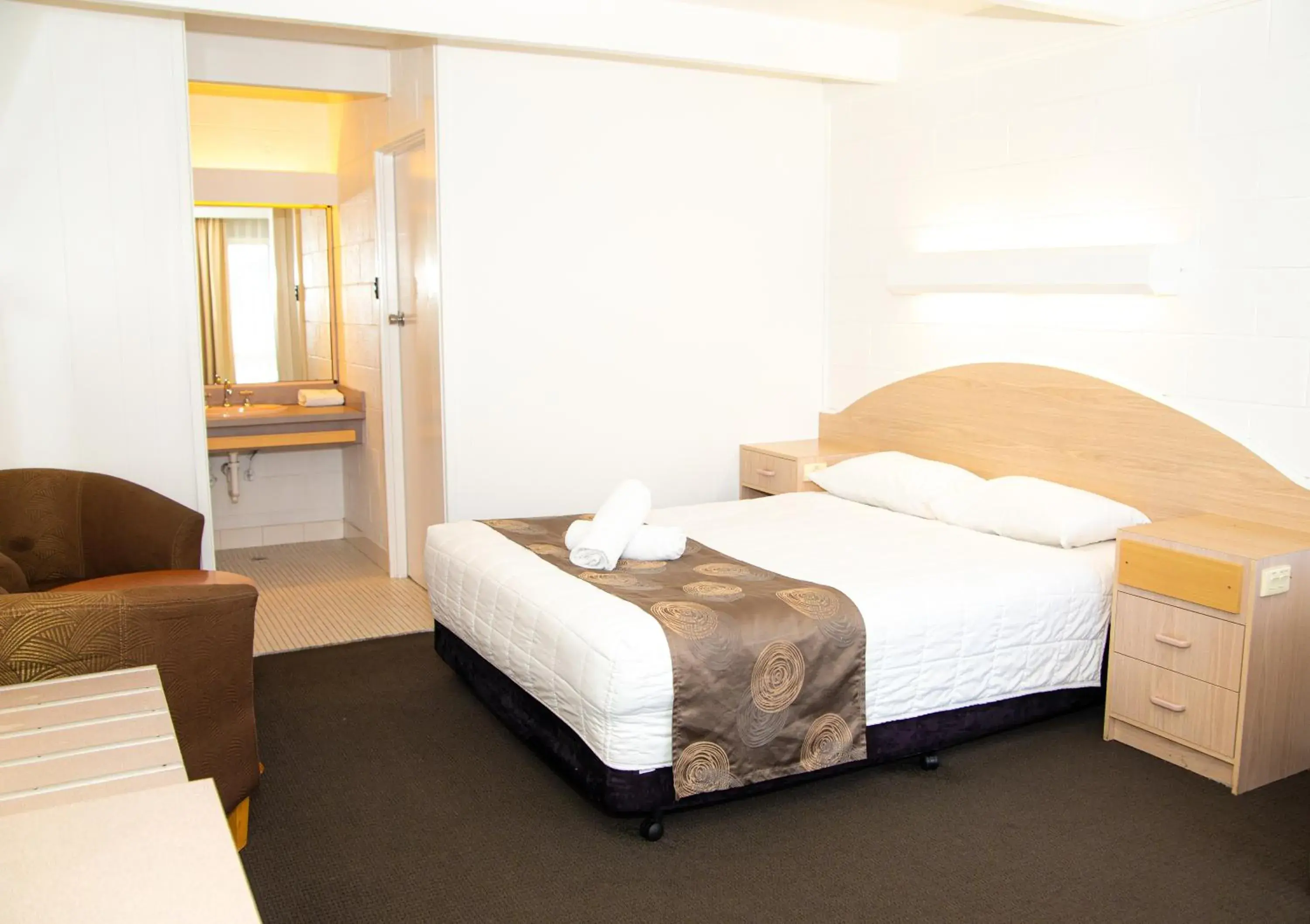 Double Room - Non Pet Friendly in Ocean Views Motel Lakes Entrance Double Room - Non Pet Friendly in Ocean Views Motel Lakes Entrance