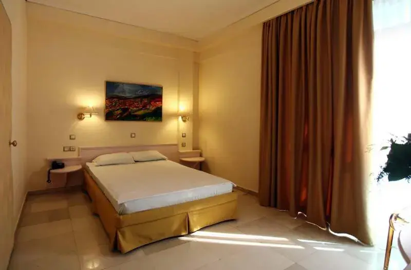 Economy Single Room in Hotel Metropol Economy Single Room in Hotel Metropol