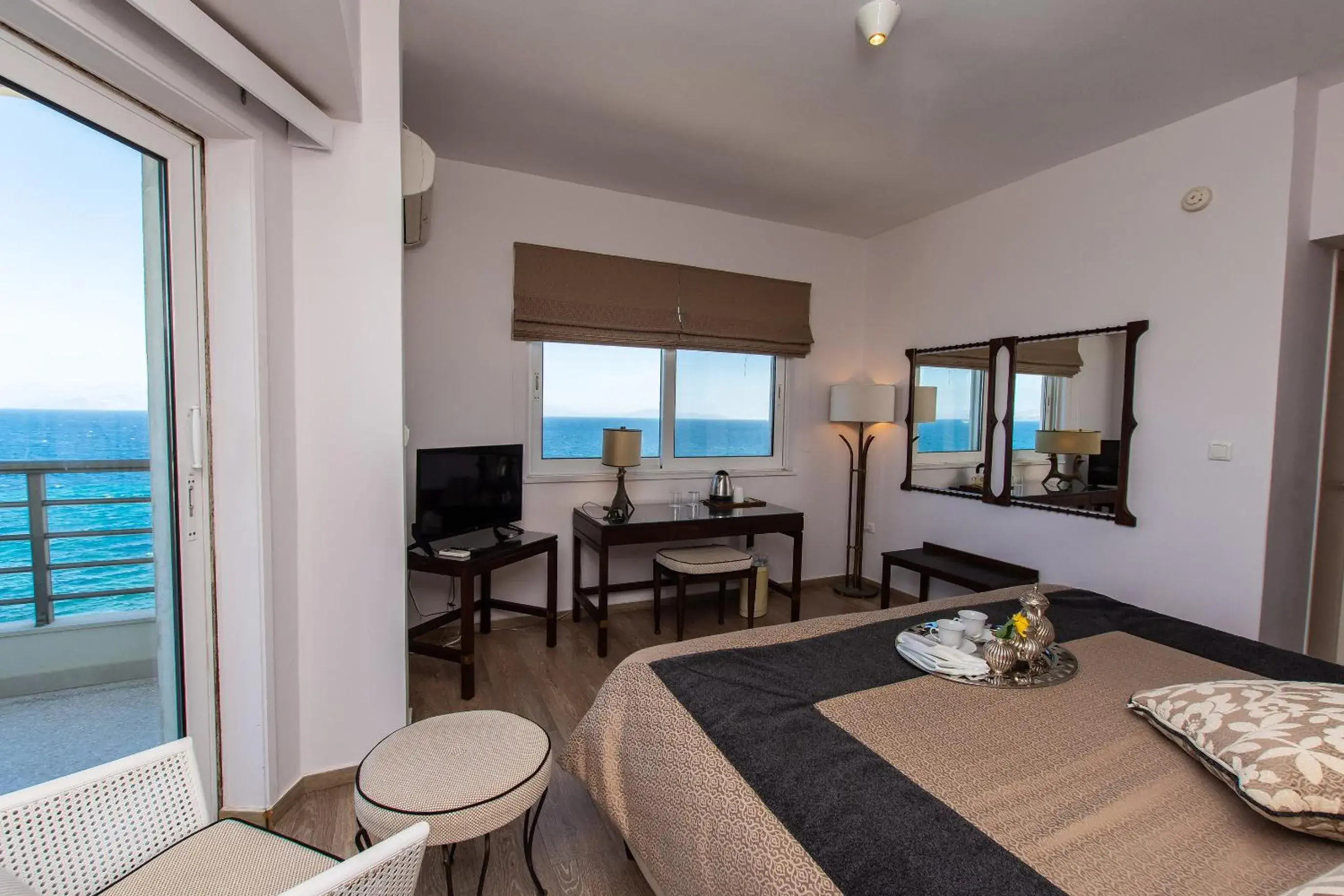 Executive Double or Twin Room with Sea View in Mati Hotel Executive Double or Twin Room with Sea View in Mati Hotel