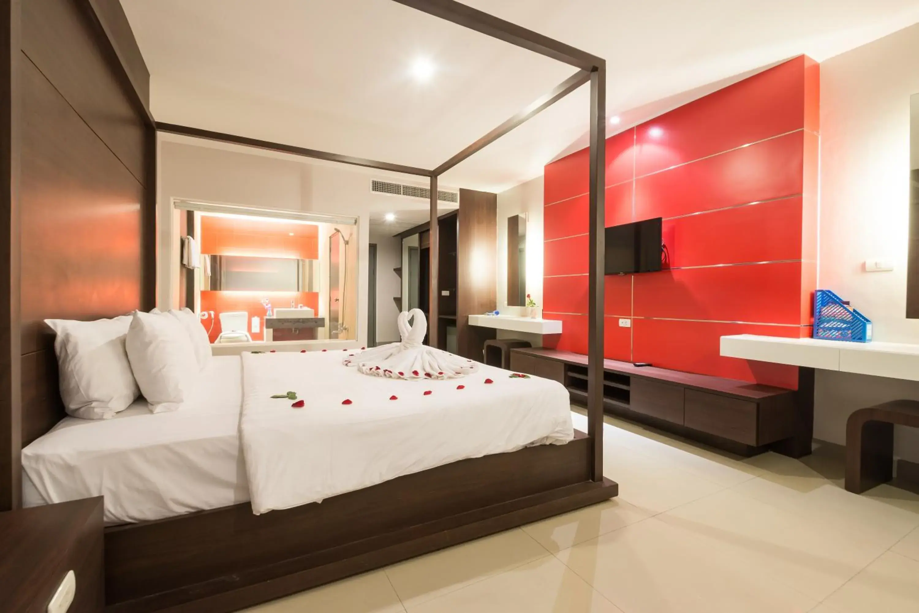 Premier Double Room with Bathtub in Alfresco Phuket Hotel Premier Double Room with Bathtub in Alfresco Phuket Hotel