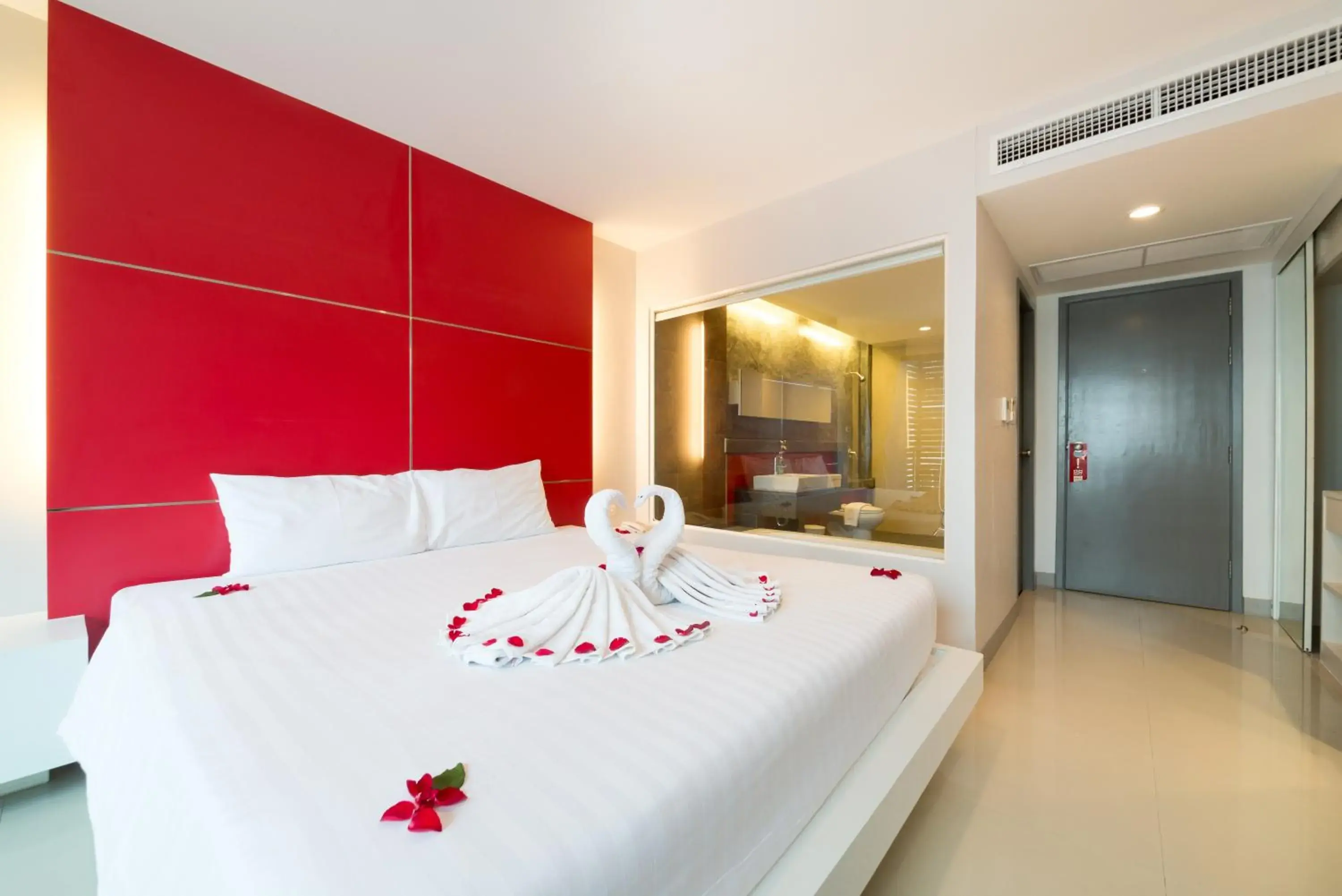 Grand Deluxe Double Room with Bathtub in Alfresco Phuket Hotel Grand Deluxe Double Room with Bathtub in Alfresco Phuket Hotel