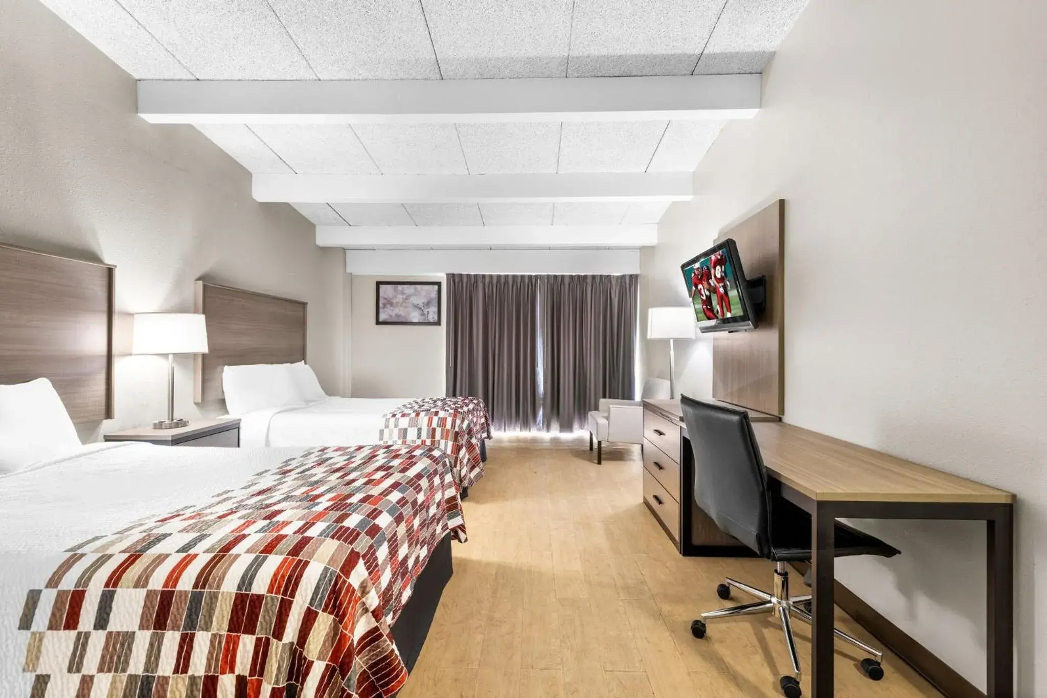 Deluxe Room with Two Double Beds Disability Access Non-Smoking in Red Roof Inn Niagara Falls Deluxe Room with Two Double Beds Disability Access Non-Smoking in Red Roof Inn Niagara Falls