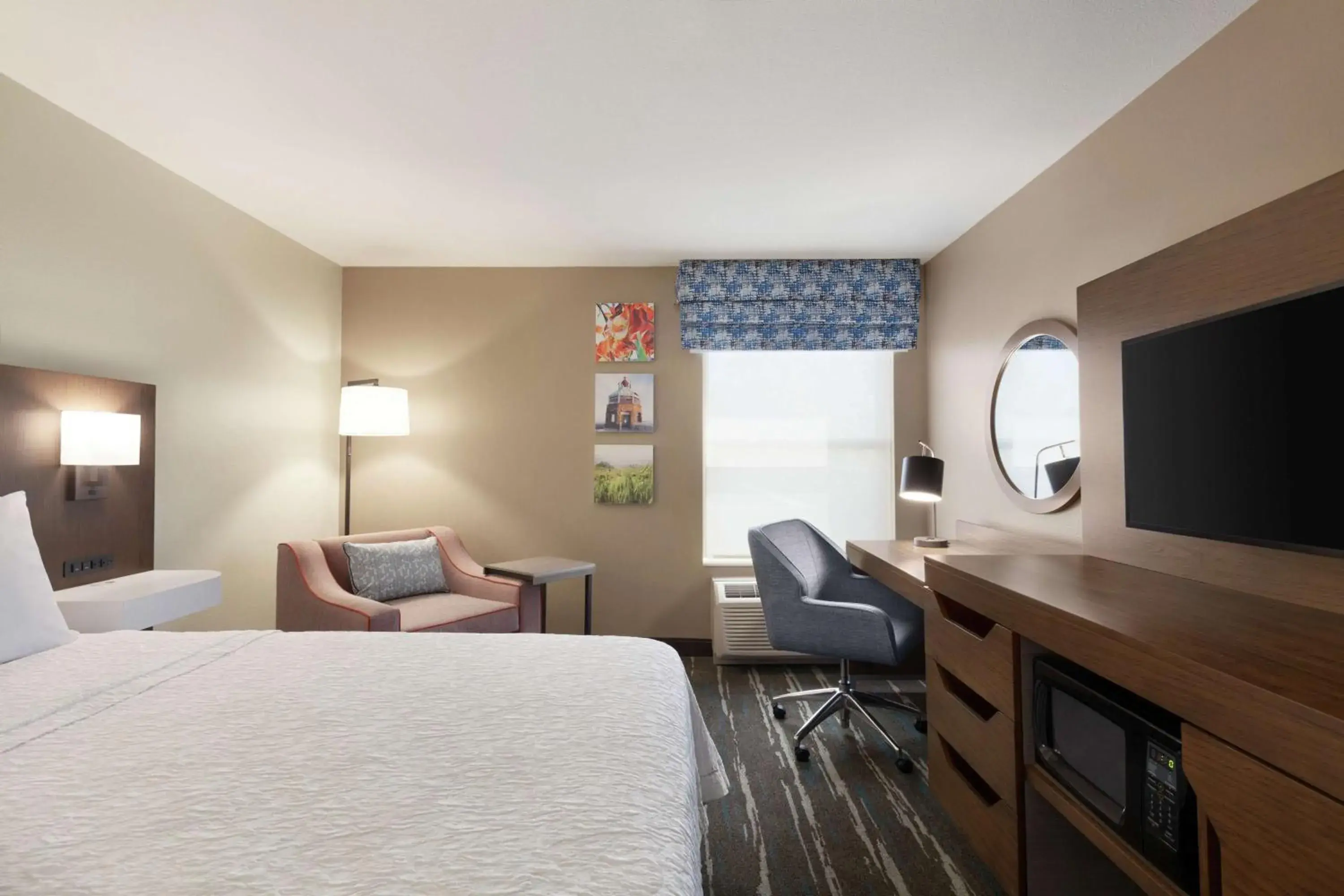 Queen Room - Non-Smoking in Hampton Inn Tracy Queen Room - Non-Smoking in Hampton Inn Tracy