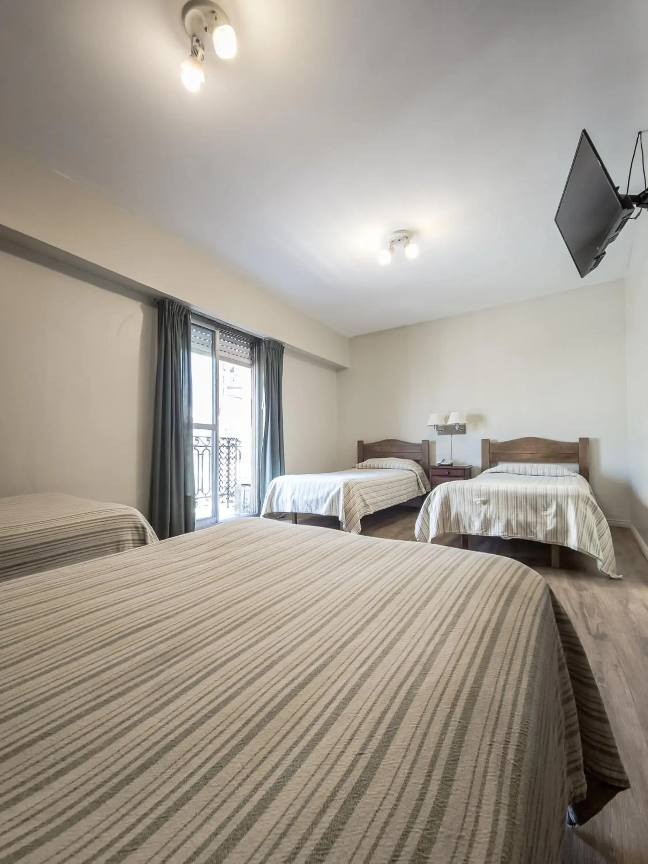 Standard Quadruple Room in Hotel Marbella Standard Quadruple Room in Hotel Marbella