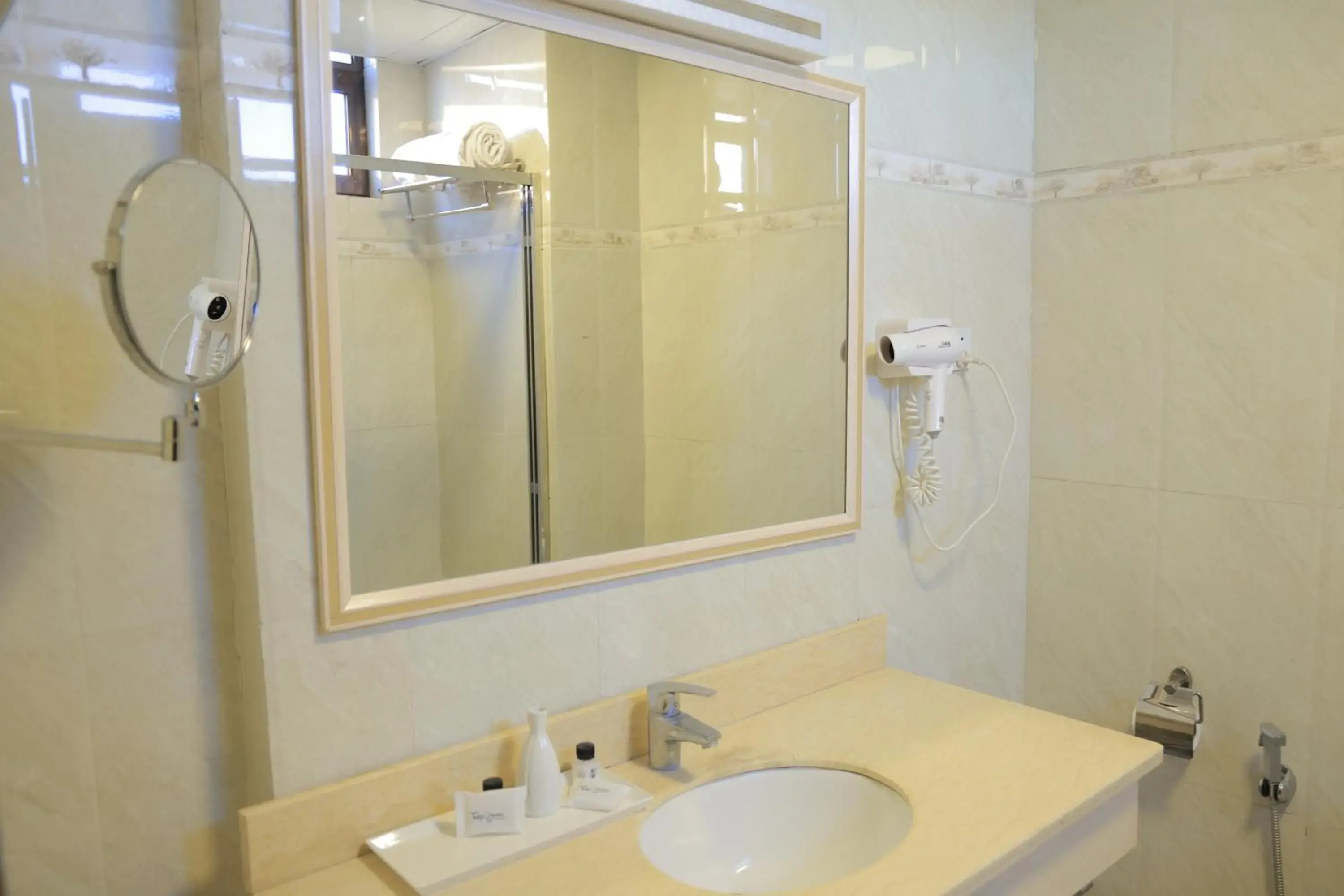 Standard Twin Room - single occupancy in Tolip Olympia Hotel Standard Twin Room - single occupancy in Tolip Olympia Hotel