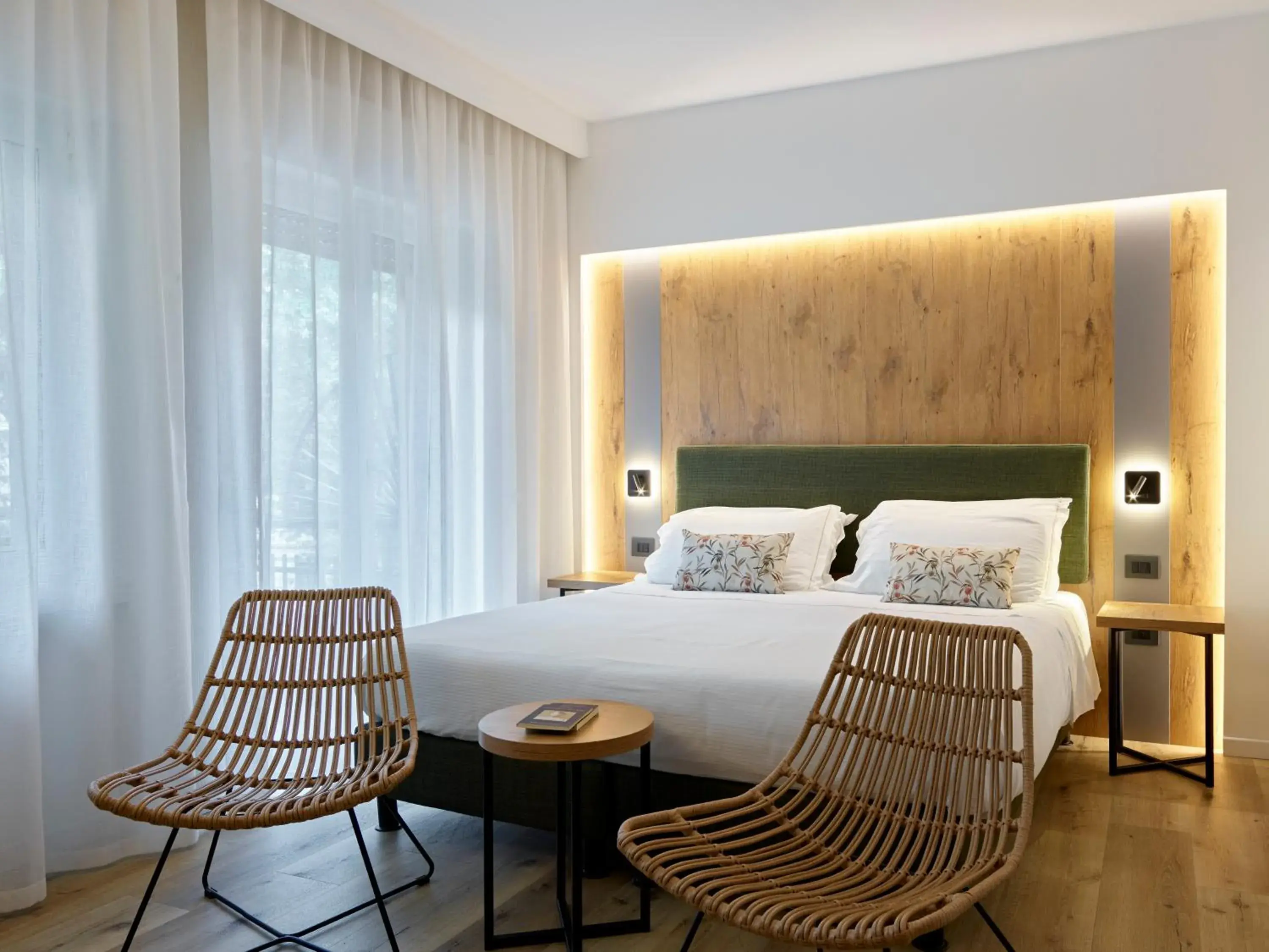 Standard Double or Twin Room with Balcony - single occupancy in Hotel America Standard Double or Twin Room with Balcony - single occupancy in Hotel America