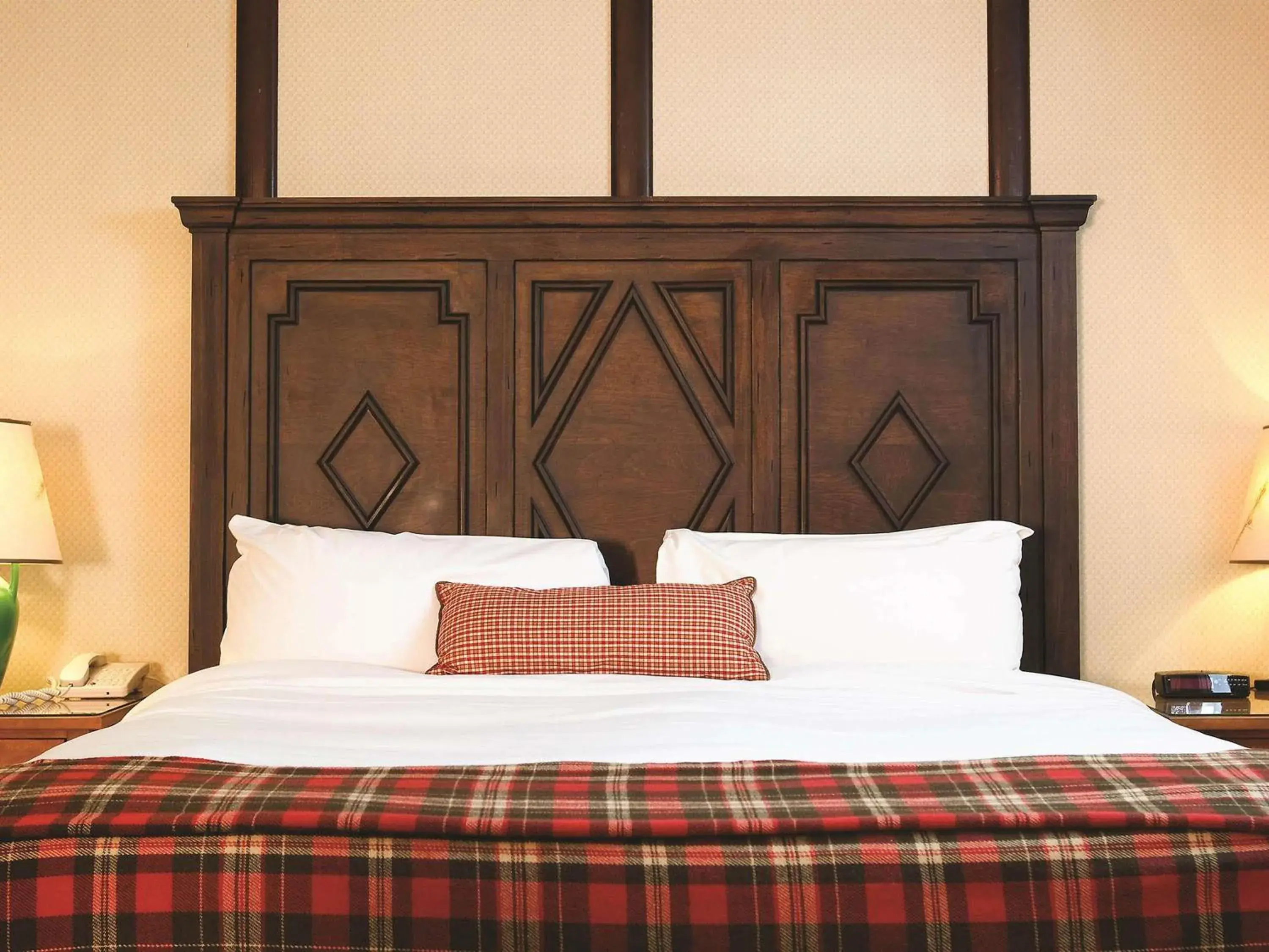 Deluxe King Suite with Spa Bath in Fairmont Le Chateau Montebello Deluxe King Suite with Spa Bath in Fairmont Le Chateau Montebello