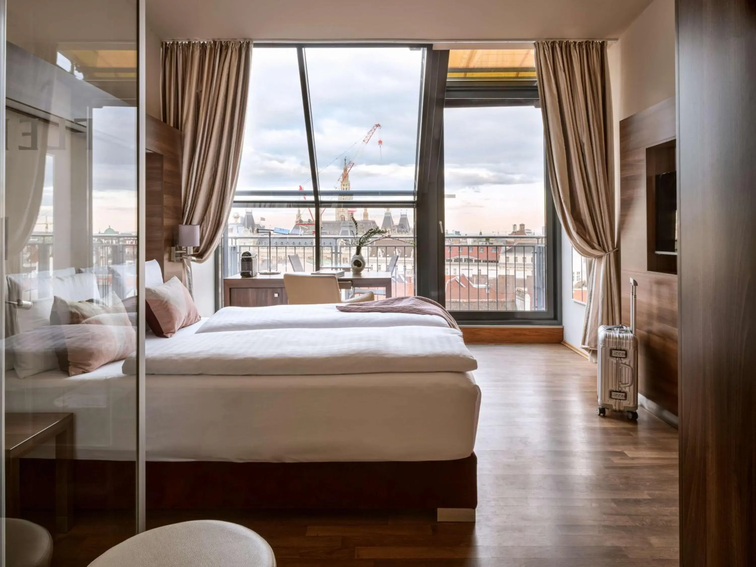 Signature Double Room with City View in Flemings Selection Hotel Wien-City Signature Double Room with City View in Flemings Selection Hotel Wien-City