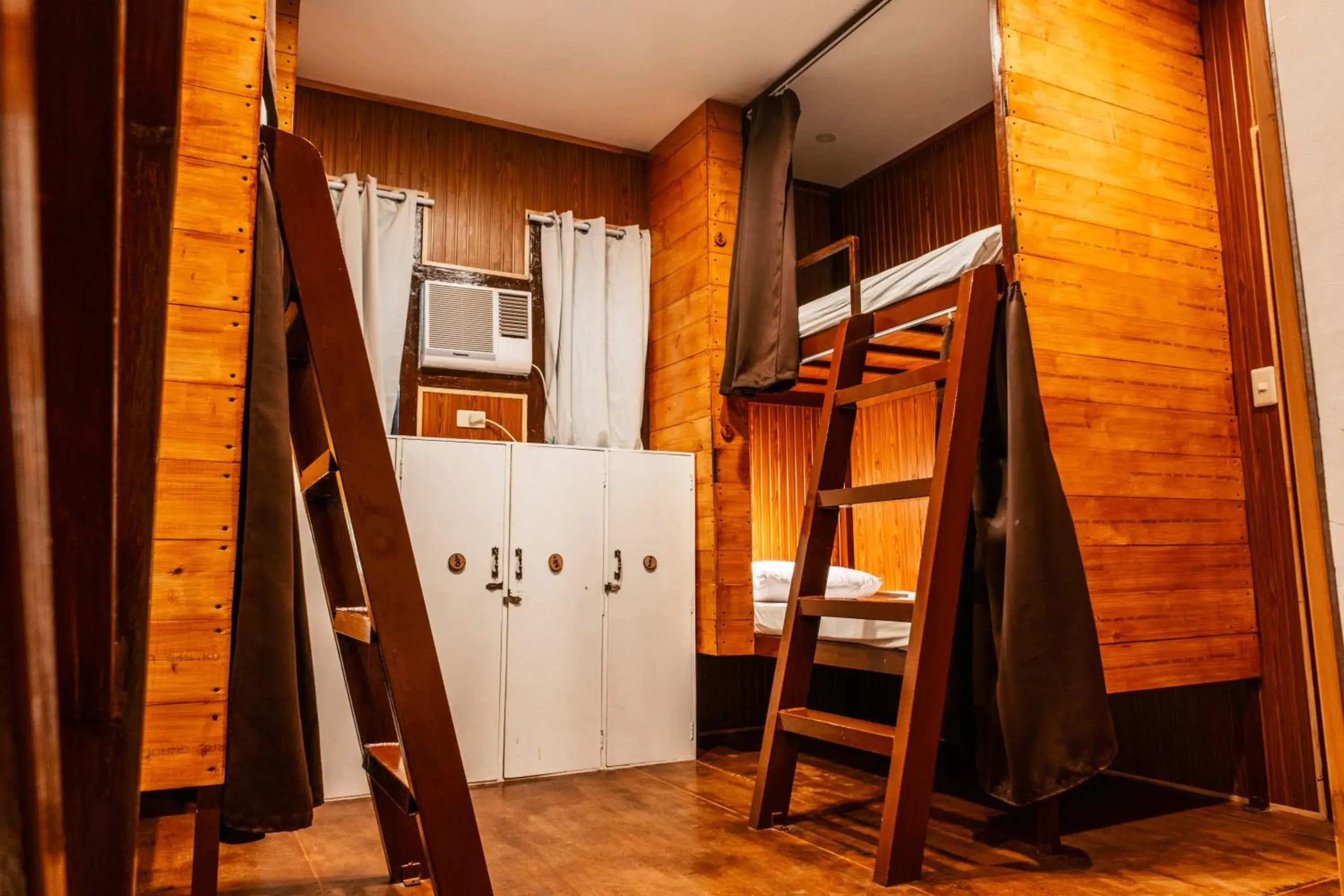 Bed in 10-Bed Mixed Dormitory Room in Frendz Hostel Boracay Bed in 10-Bed Mixed Dormitory Room in Frendz Hostel Boracay