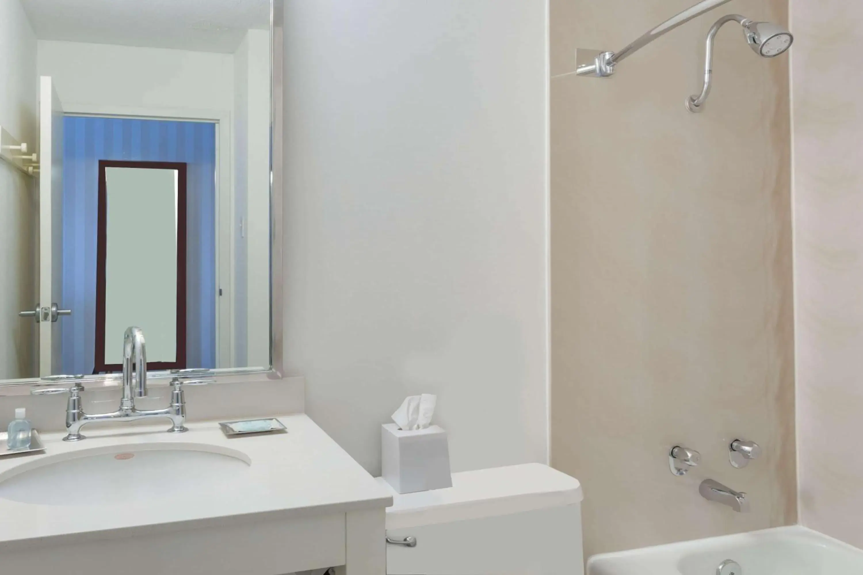 Standard King Room in Wyndham Garden Manassas Standard King Room in Wyndham Garden Manassas