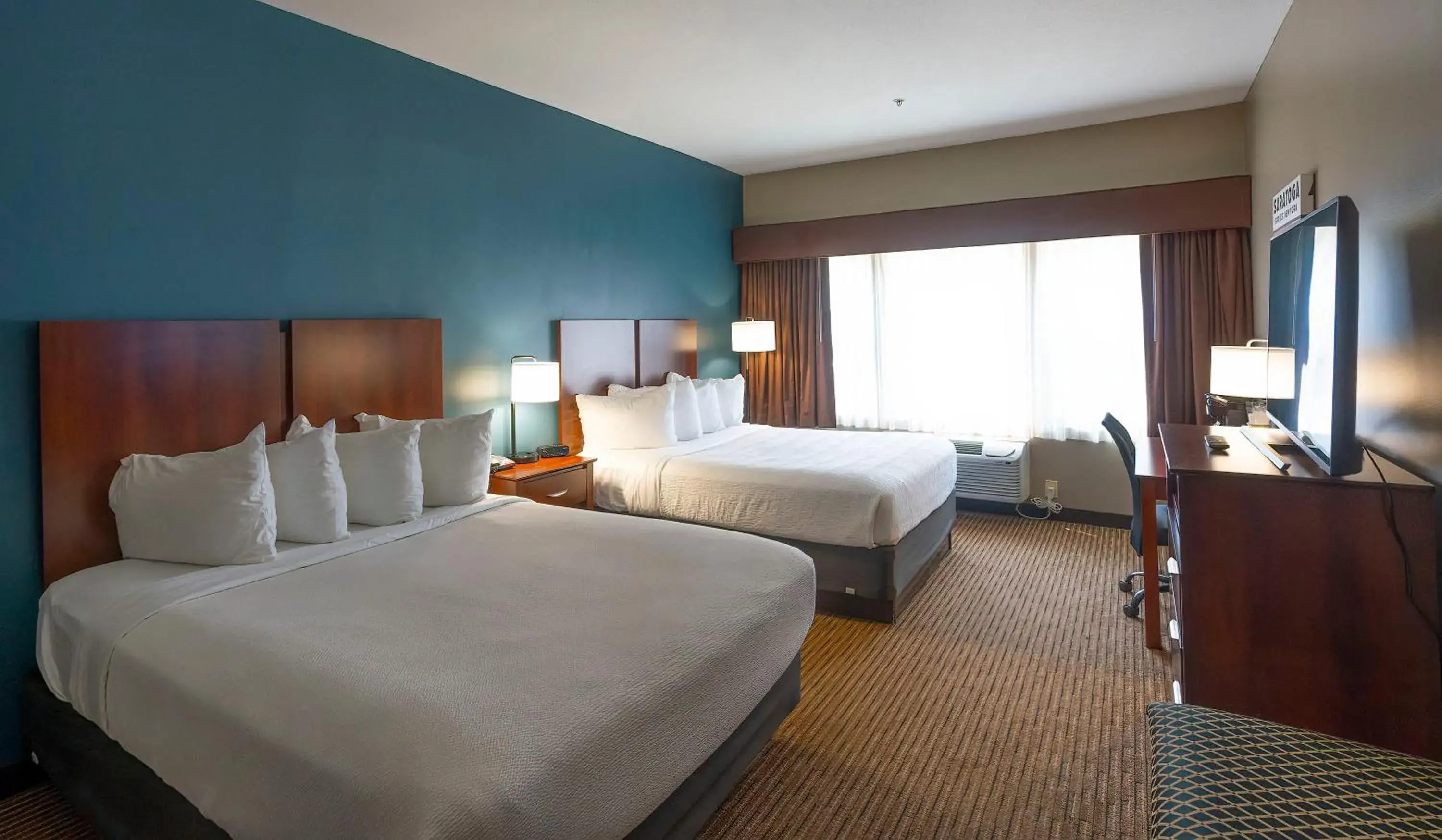 Quadruple Room with Two Queen Beds - Non Smoking in The Hotel Saratoga, an Ascend Collection Hotel Quadruple Room with Two Queen Beds - Non Smoking in The Hotel Saratoga, an Ascend Collection Hotel