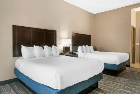 Standard Queen Room with Two Queen Beds - Non Smoking in Comfort Inn & Suites Toledo North Standard Queen Room with Two Queen Beds - Non Smoking in Comfort Inn & Suites Toledo North