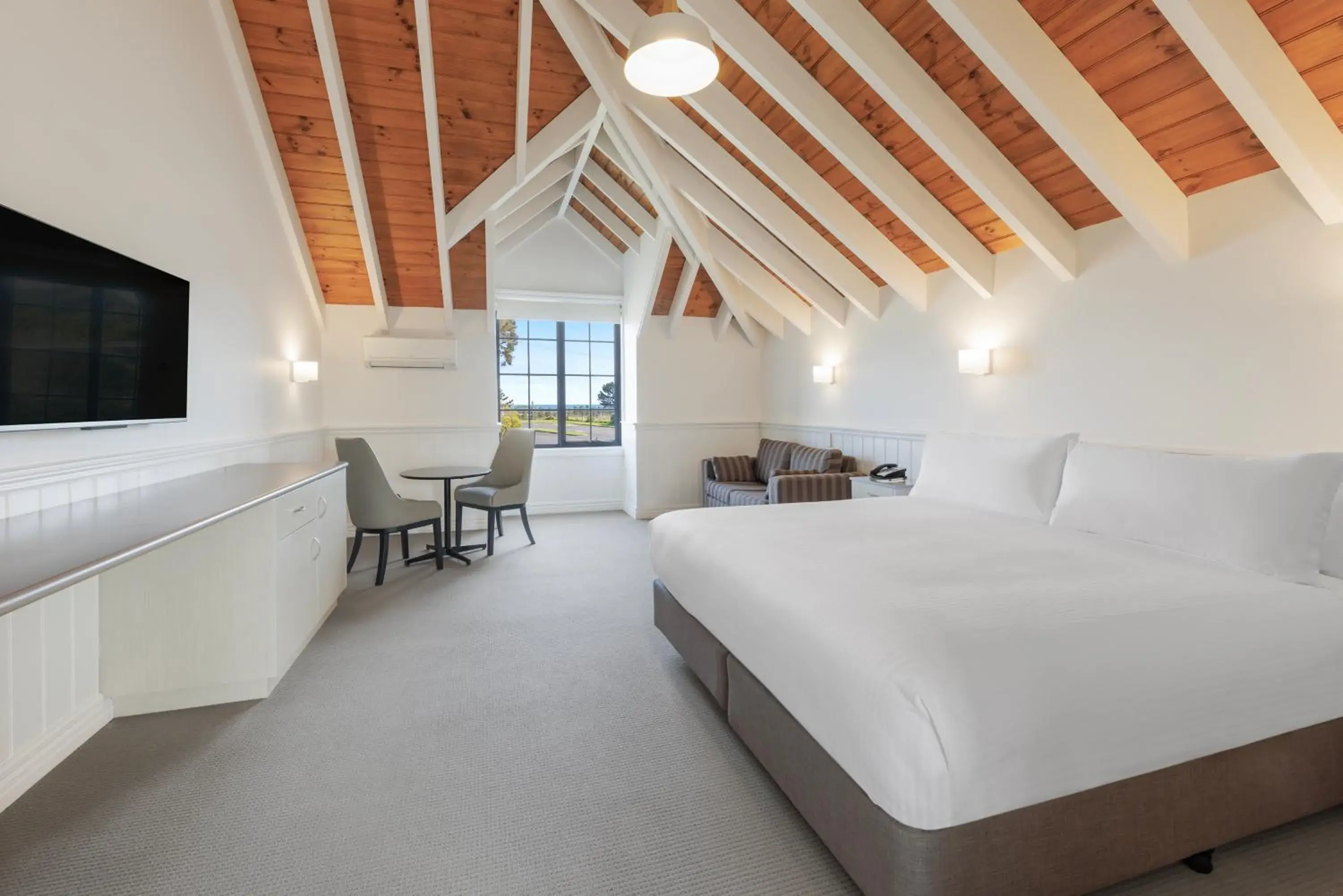 Deluxe King Room in Best Western Olde Maritime Motor Inn Deluxe King Room in Best Western Olde Maritime Motor Inn