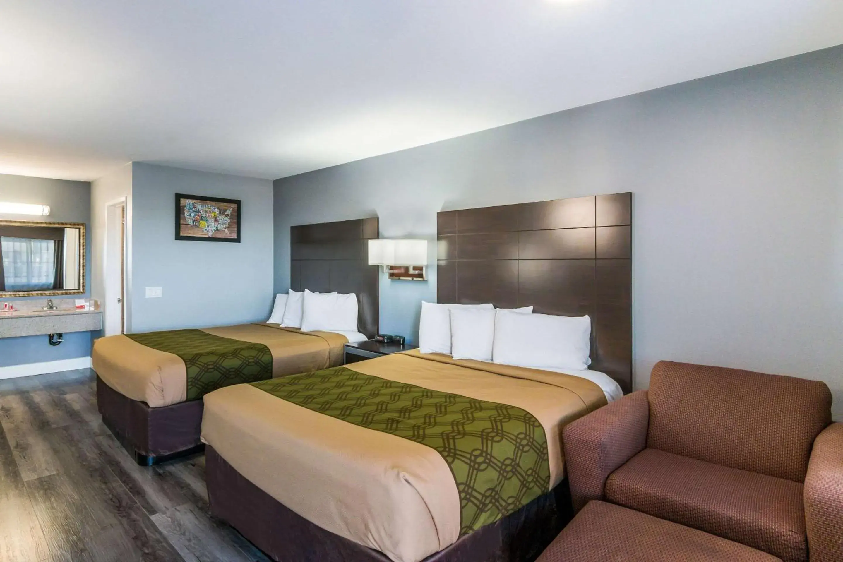 Double Room with Two Double Beds - Accessible/Non-Smoking in Econo Lodge Hesperia - Victorville I-15 Double Room with Two Double Beds - Accessible/Non-Smoking in Econo Lodge Hesperia - Victorville I-15