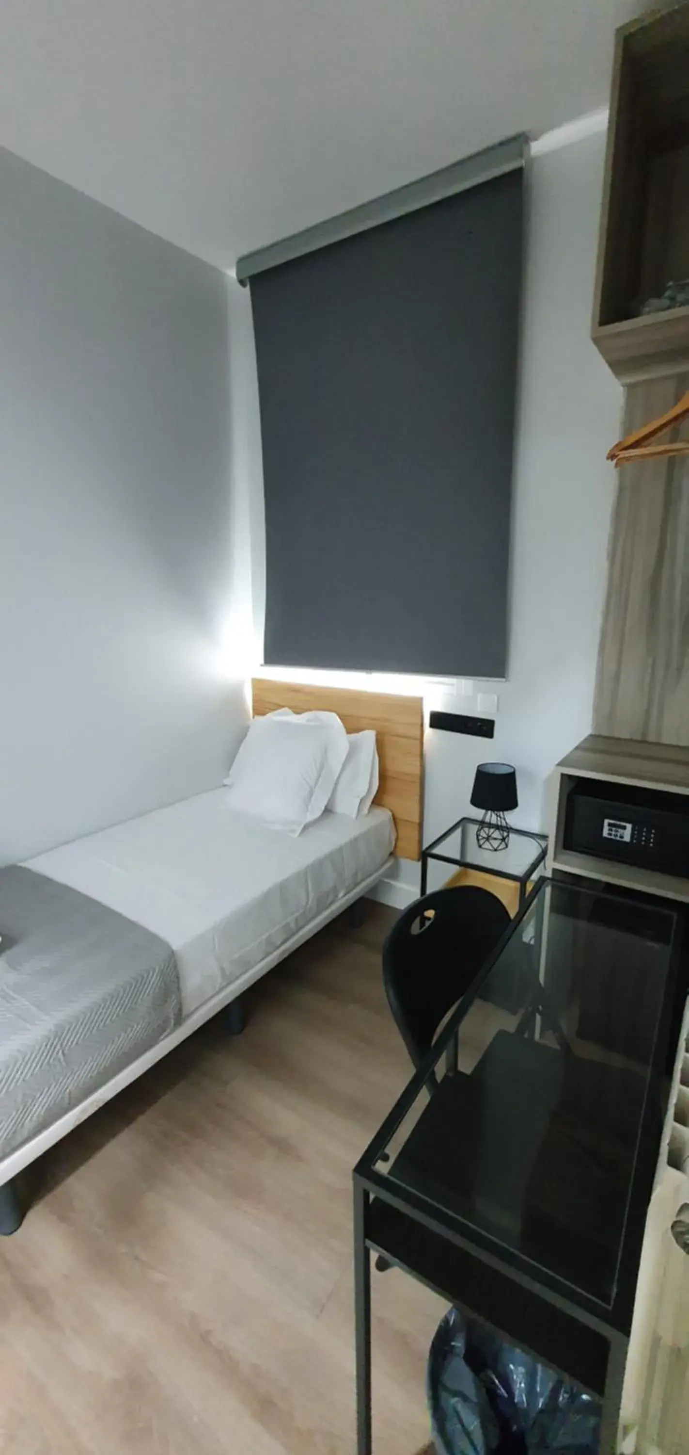 Single Room with Private Bathroom in CH Lemon Rooms - Madrid Single Room with Private Bathroom in CH Lemon Rooms - Madrid