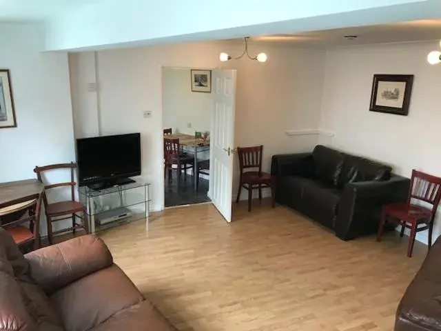 Two-Bedroom House in The Dalbury and Palmer Hotel with FREE PARKING Two-Bedroom House in The Dalbury and Palmer Hotel with FREE PARKING