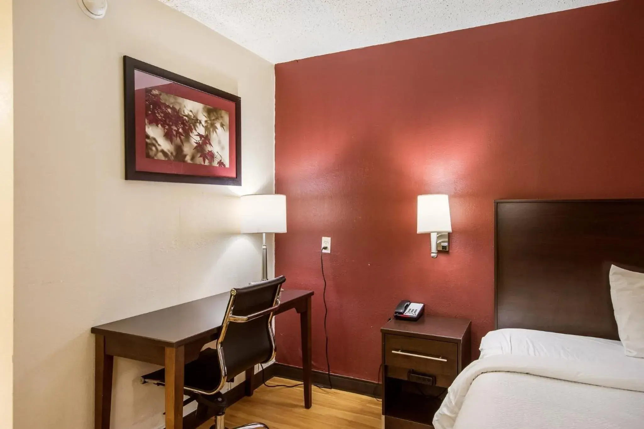 Deluxe King Room Disability Access Non-Smoking in Red Roof Inn Saginaw – Frankenmuth Deluxe King Room Disability Access Non-Smoking in Red Roof Inn Saginaw – Frankenmuth