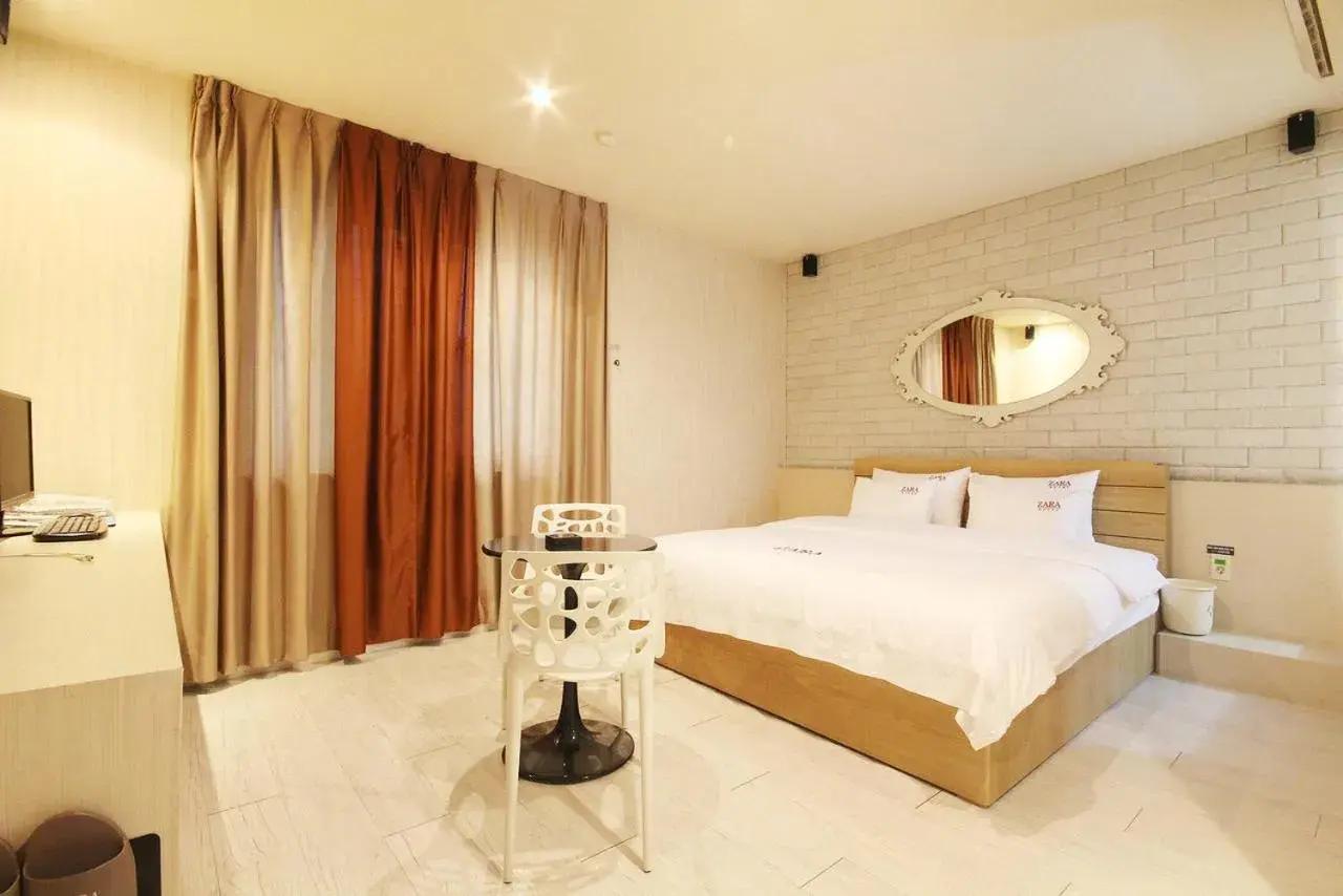 Standard Double Room in Hotel Zara Standard Double Room in Hotel Zara