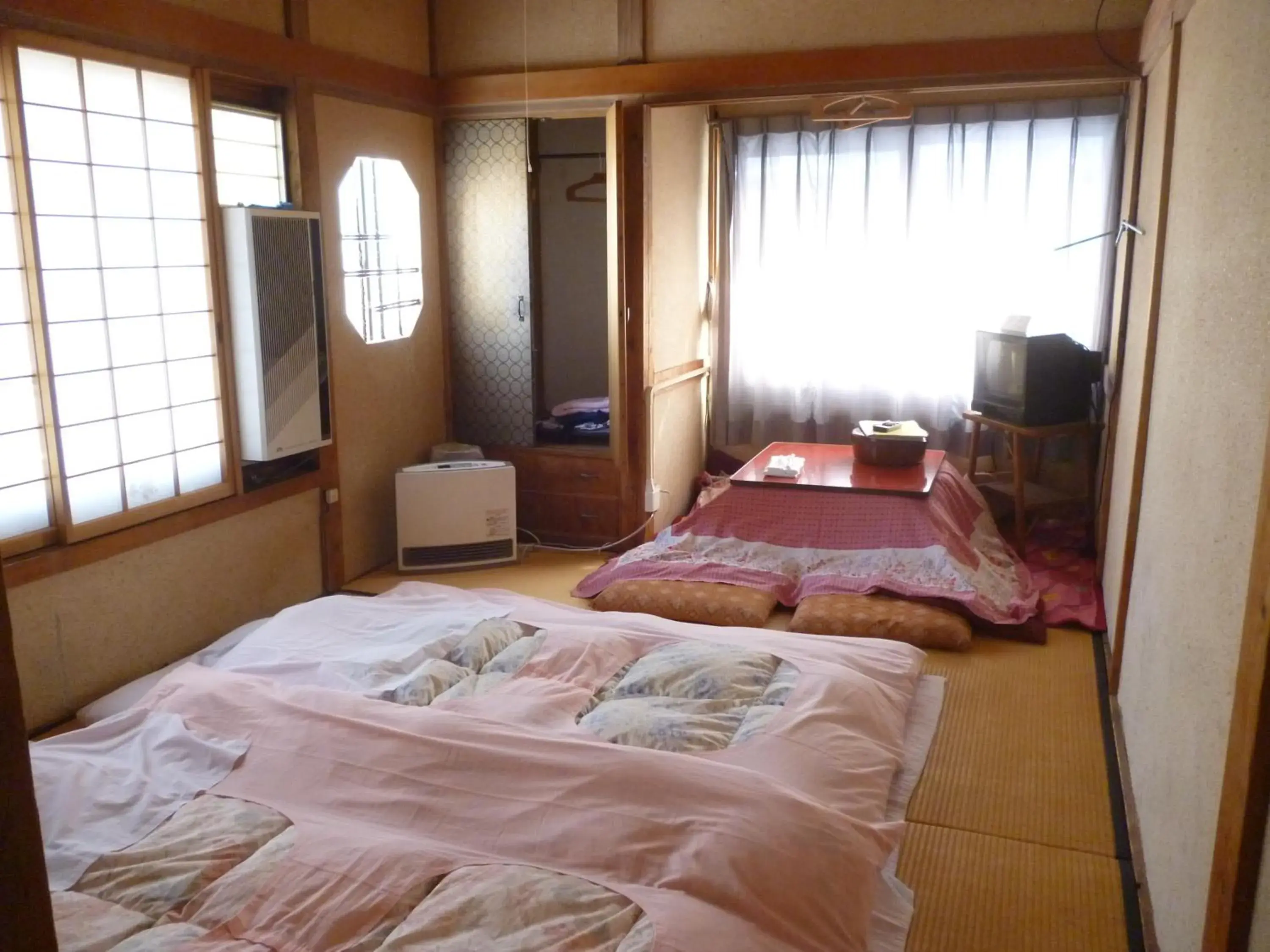 Twin Room - single occupancy in Uotoshi Ryokan Twin Room - single occupancy in Uotoshi Ryokan