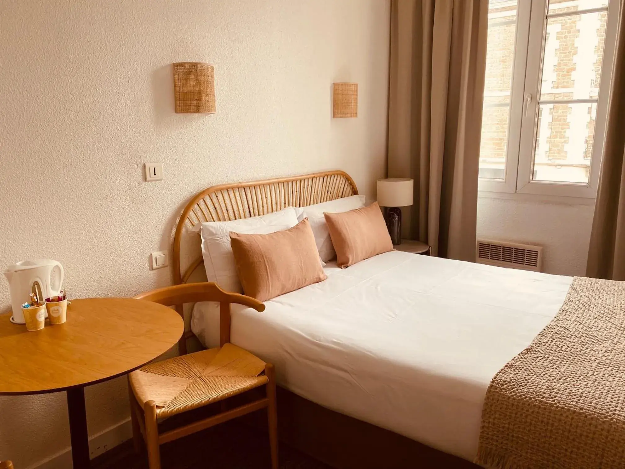 Classic Triple Room in Hôtel Le Britannic - centre gare- Classic Triple Room in Hôtel Le Britannic - centre gare-