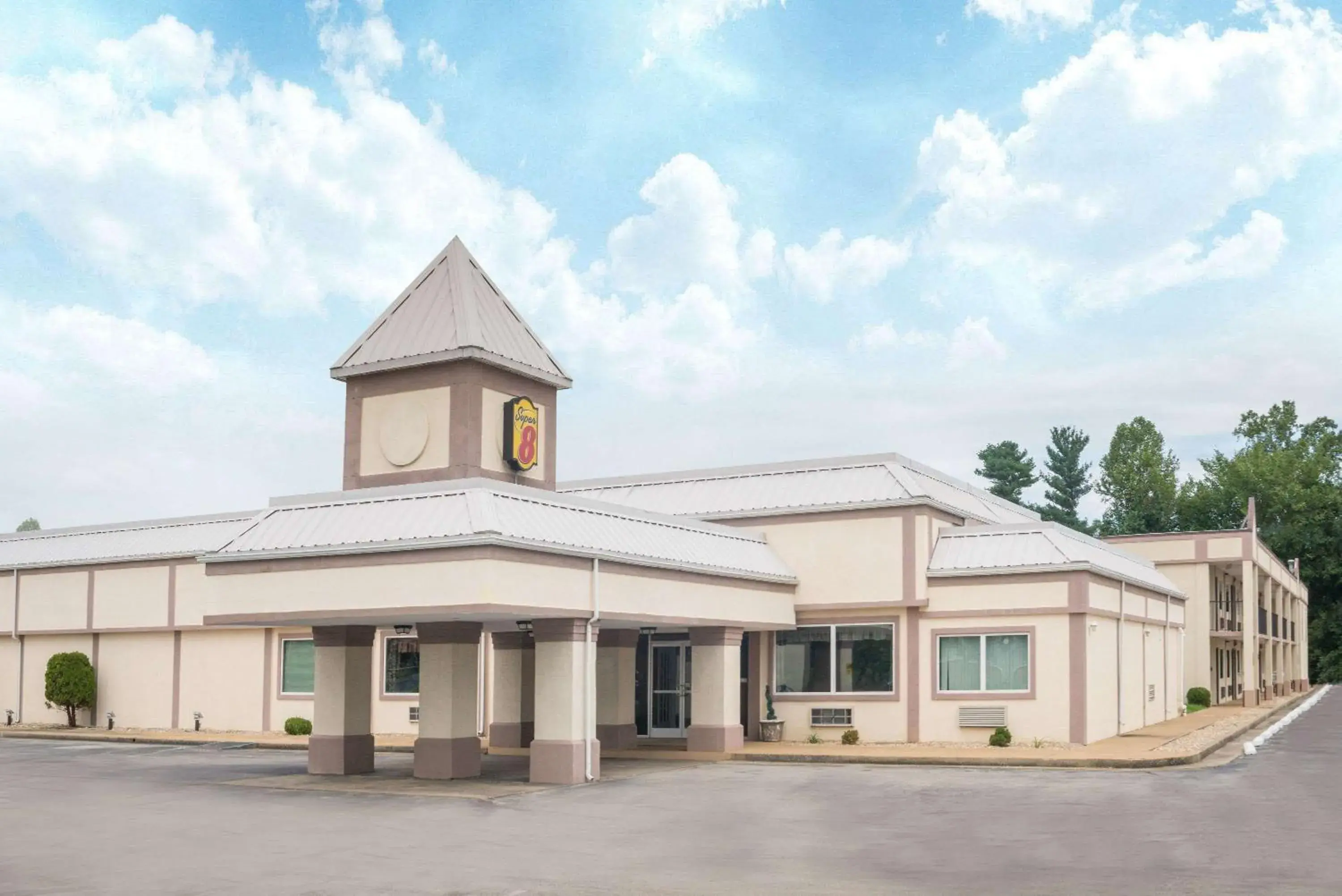 Property Building in Super 8 by Wyndham Williamsburg Property Building in Super 8 by Wyndham Williamsburg