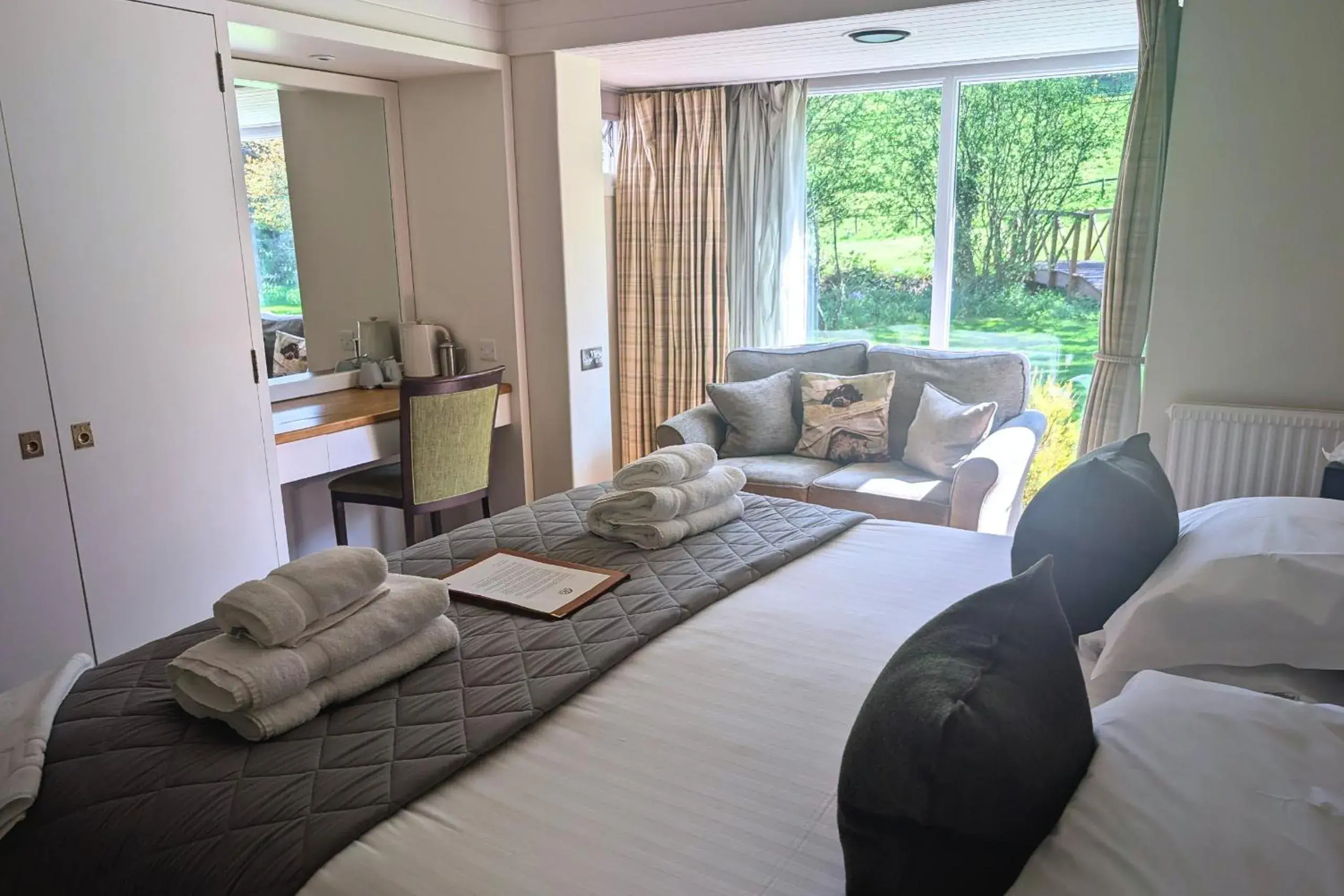 Twin Room - single occupancy in Mill End Hotel Twin Room - single occupancy in Mill End Hotel