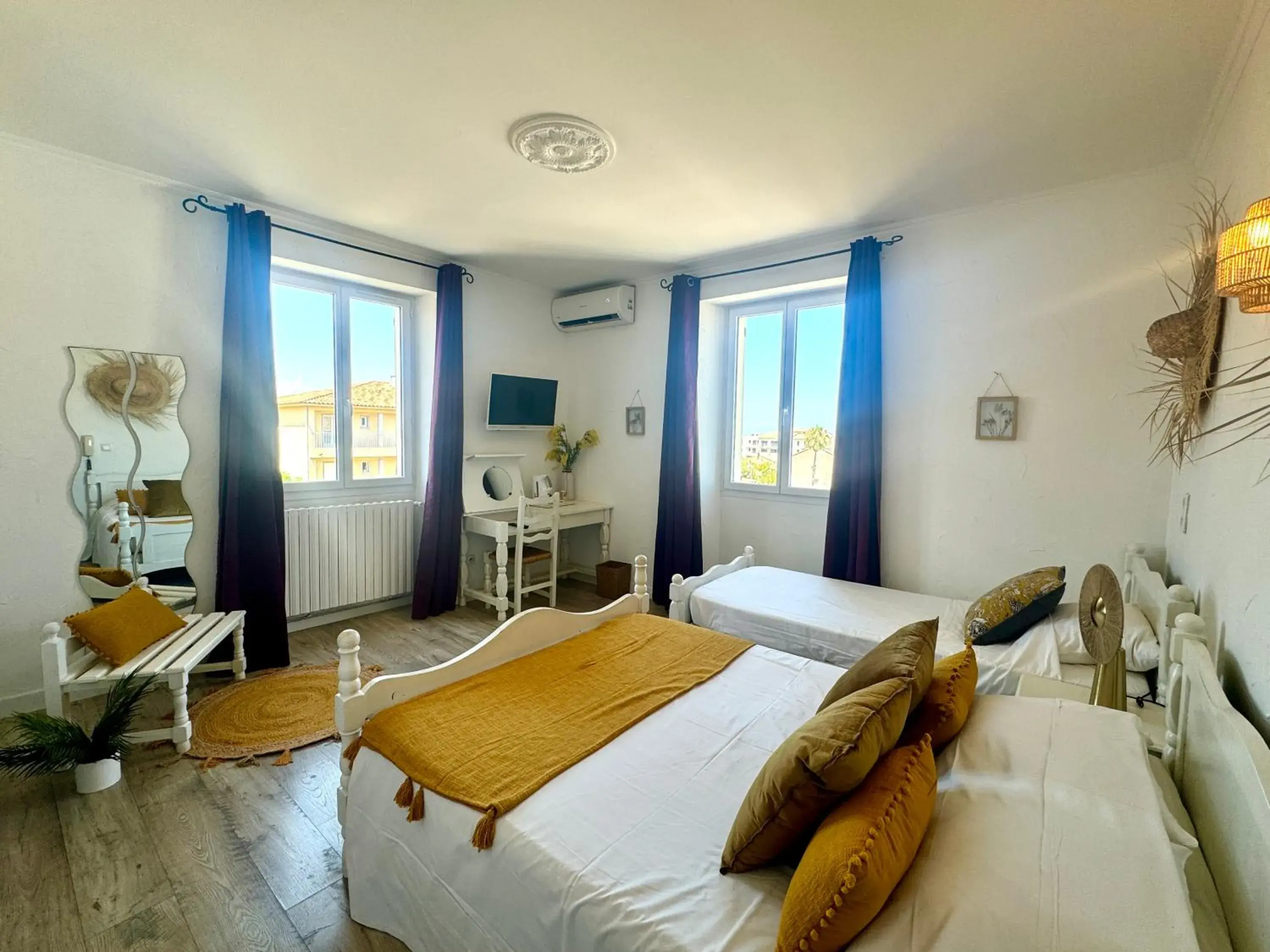 Standard Triple Room in Hôtel Les 3 Terrasses Standard Triple Room in Hôtel Les 3 Terrasses