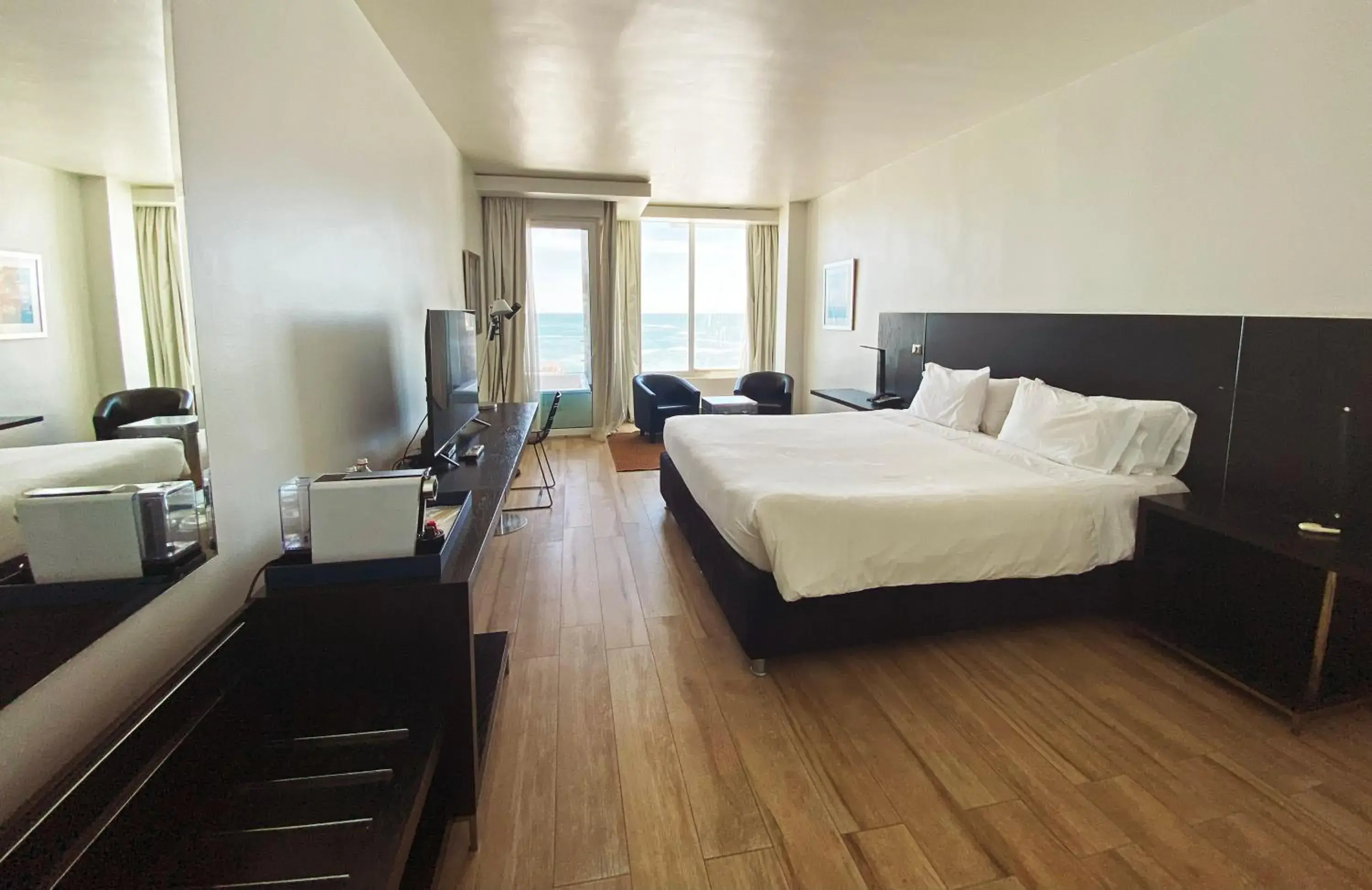 King Suite with Ocean View in Radisson Blu Acqua Hotel & Spa Concon King Suite with Ocean View in Radisson Blu Acqua Hotel & Spa Concon