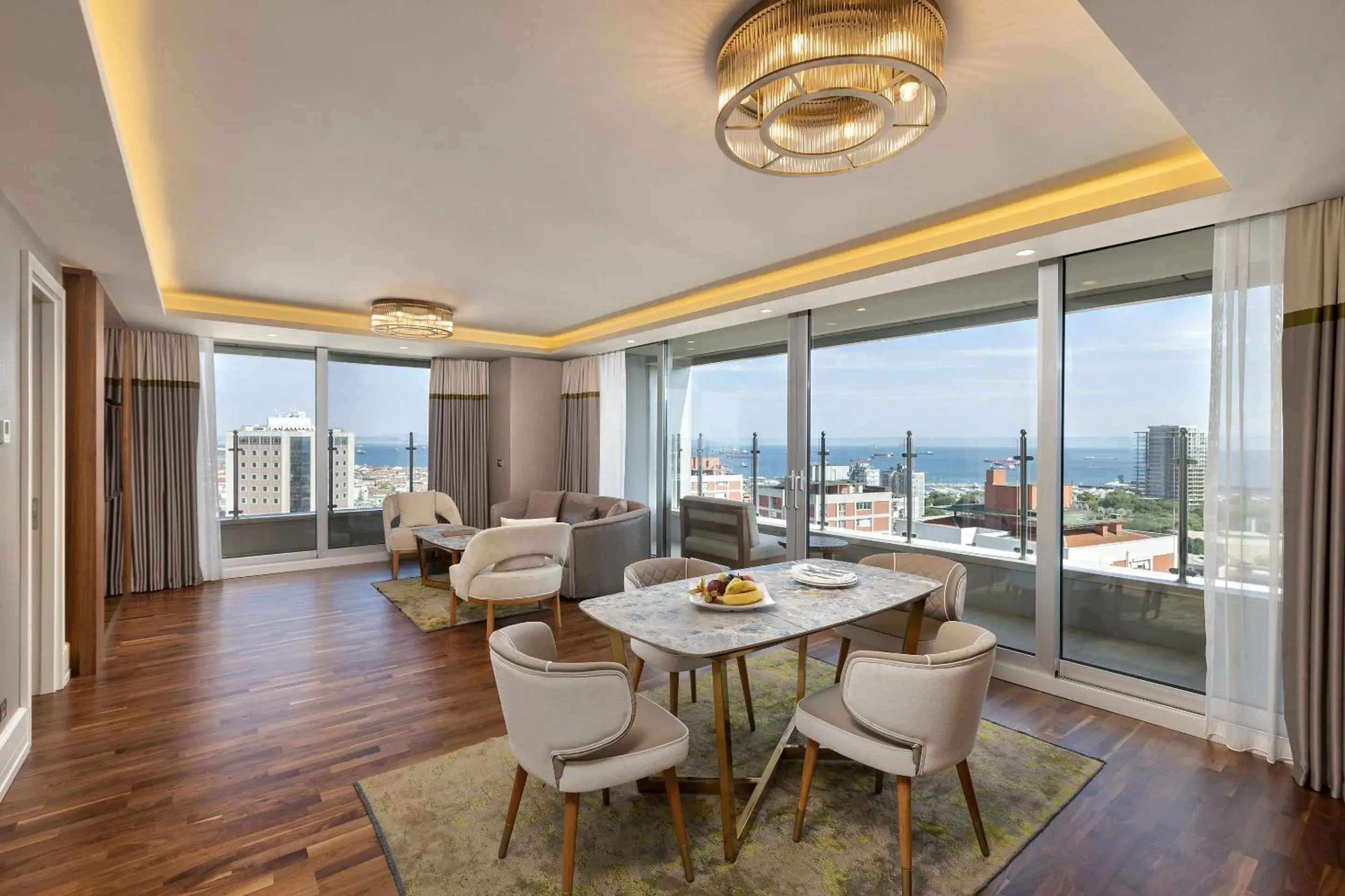 One-Bedroom Suite with Sea View in Titanic Port Bakirkoy One-Bedroom Suite with Sea View in Titanic Port Bakirkoy