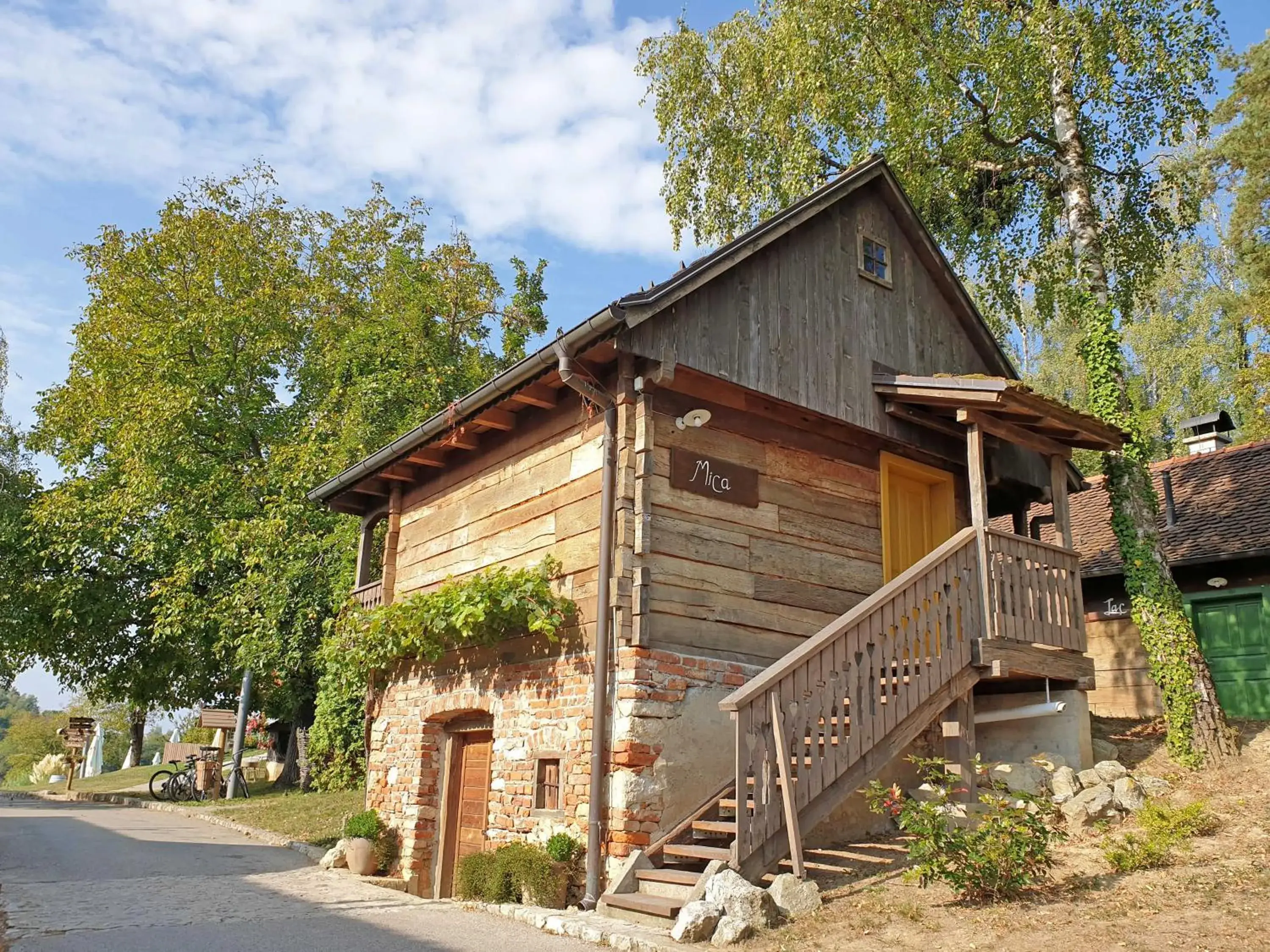 Double Room with Balcony in Winery, Restaurant & Pension Vuglec Breg Double Room with Balcony in Winery, Restaurant & Pension Vuglec Breg