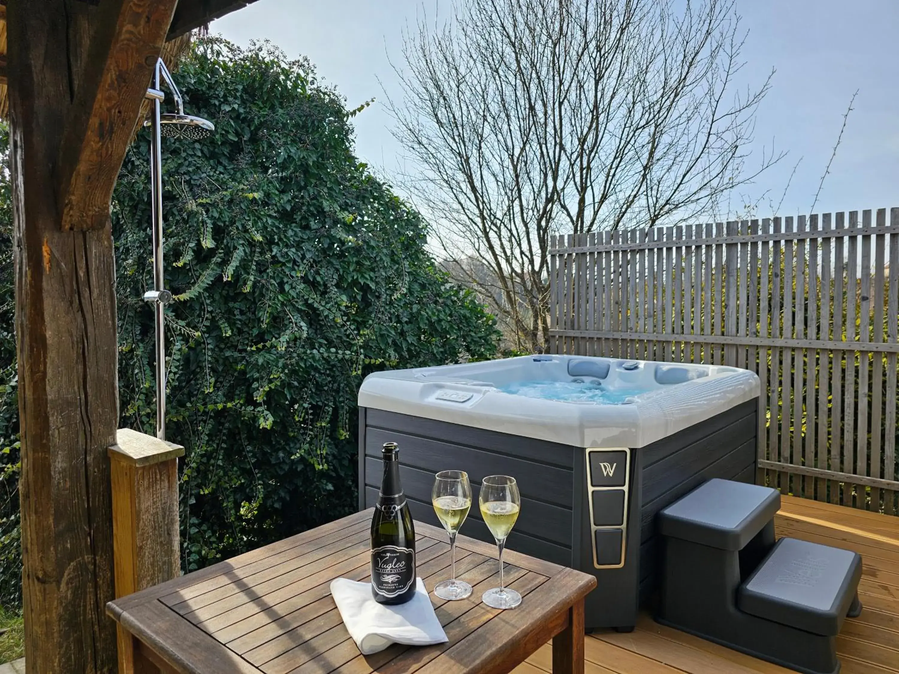 Deluxe Double Room with Whirlpool and Sauna in Winery, Restaurant & Pension Vuglec Breg Deluxe Double Room with Whirlpool and Sauna in Winery, Restaurant & Pension Vuglec Breg