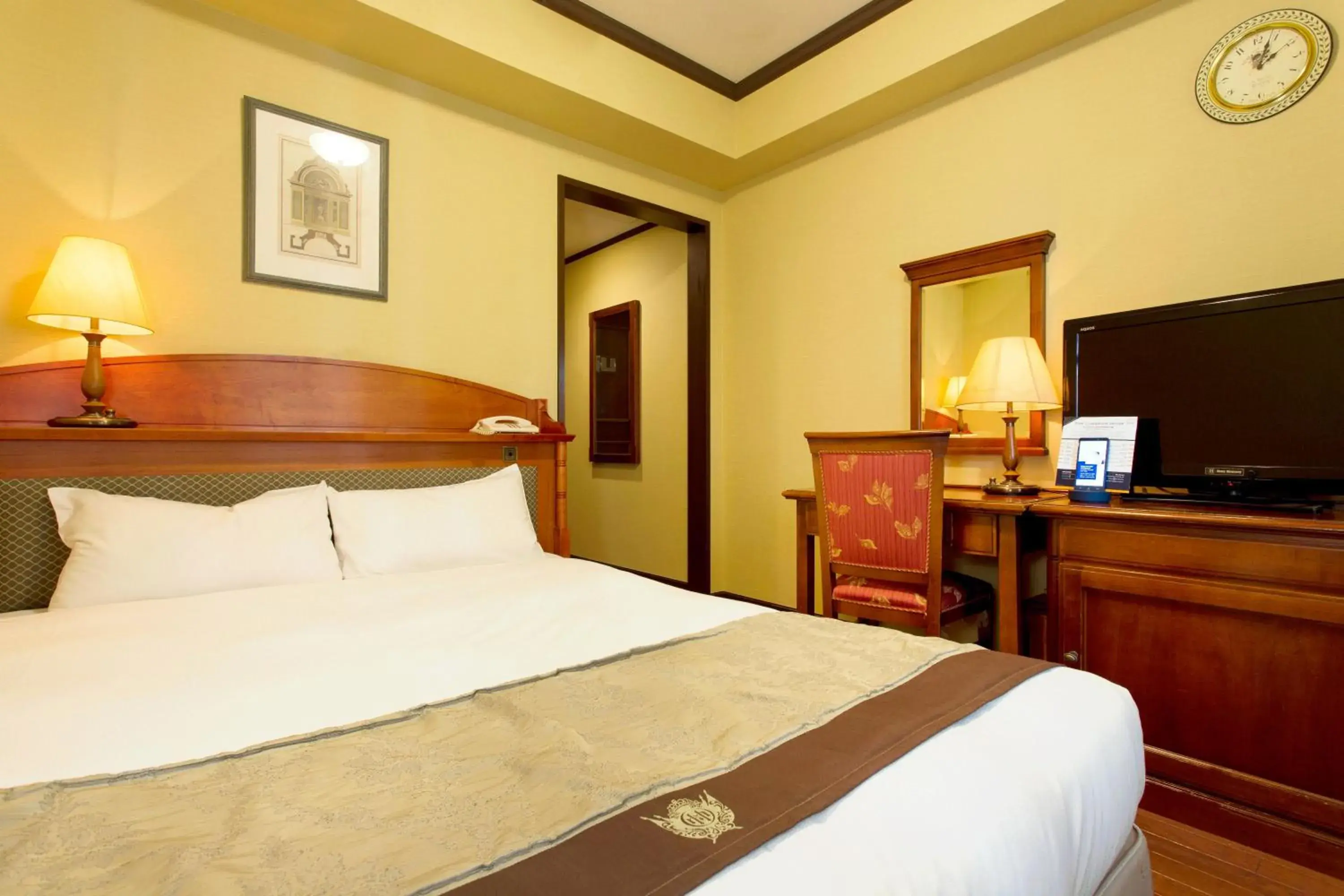 Economy Double Room - Non-Smoking in Hotel Monterey Osaka Economy Double Room - Non-Smoking in Hotel Monterey Osaka