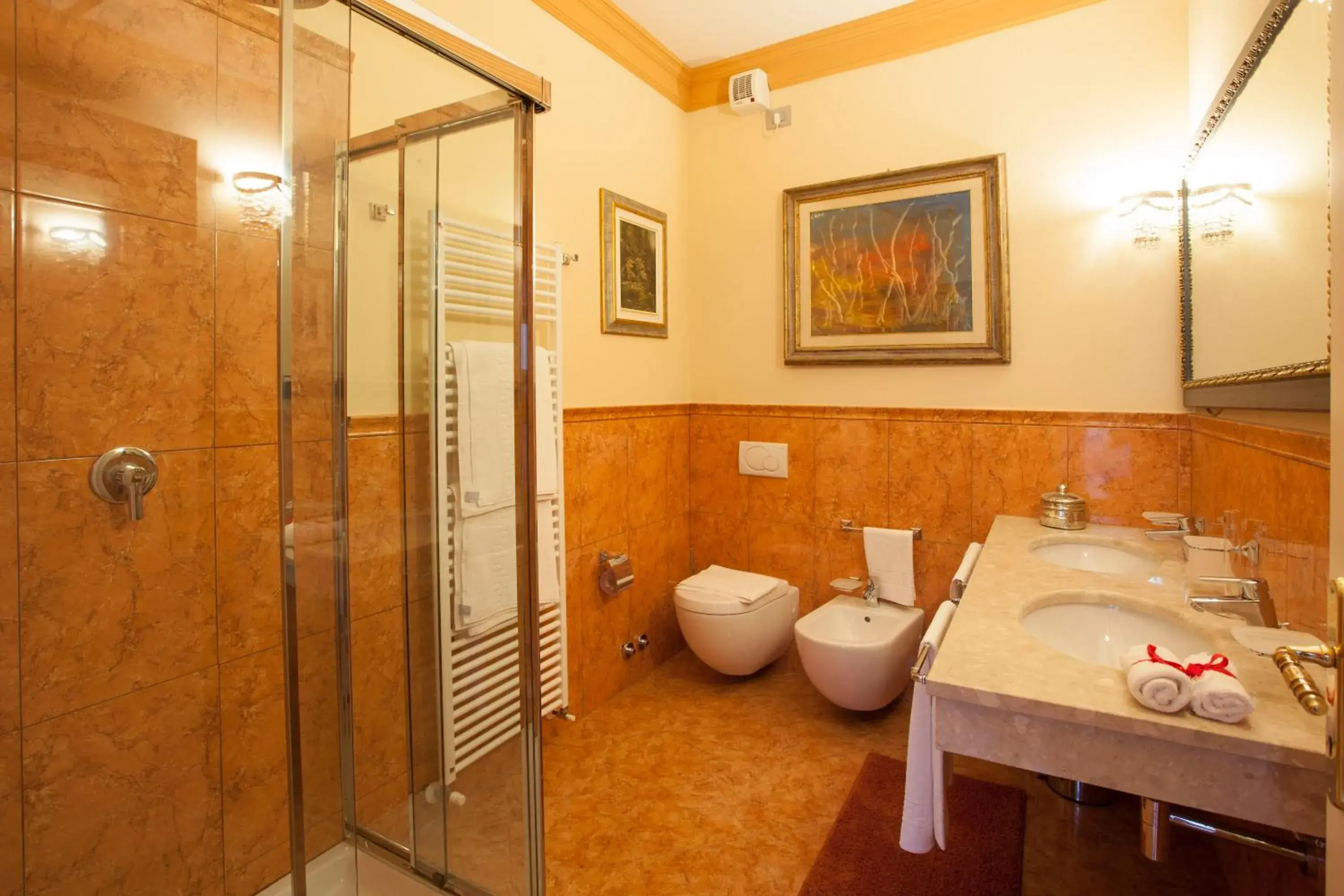 Deluxe Double Room in Martins Residence de Luxe Deluxe Double Room in Martins Residence de Luxe