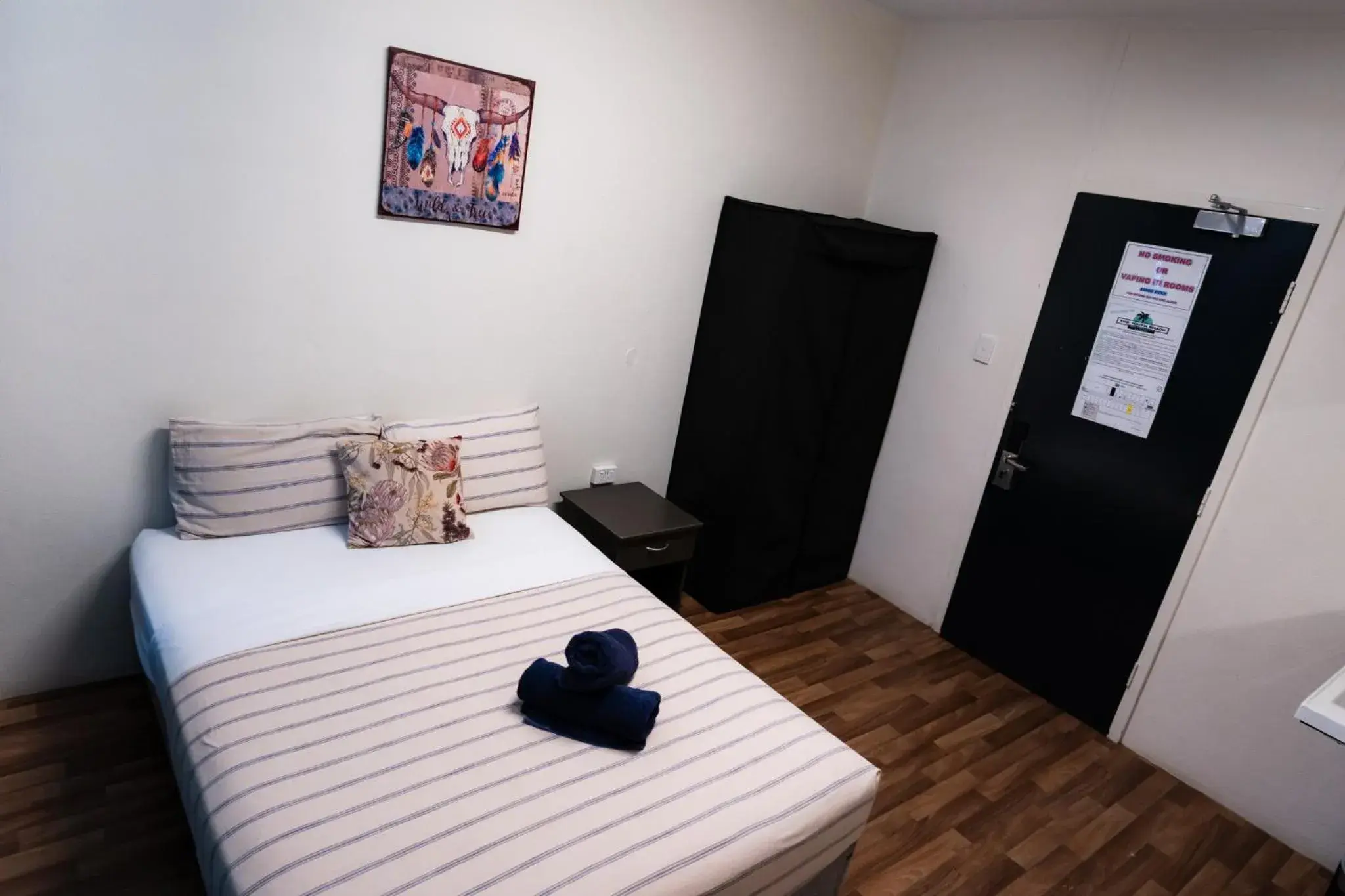 Budget Double Room in Youth Shack Backpackers Darwin Budget Double Room in Youth Shack Backpackers Darwin