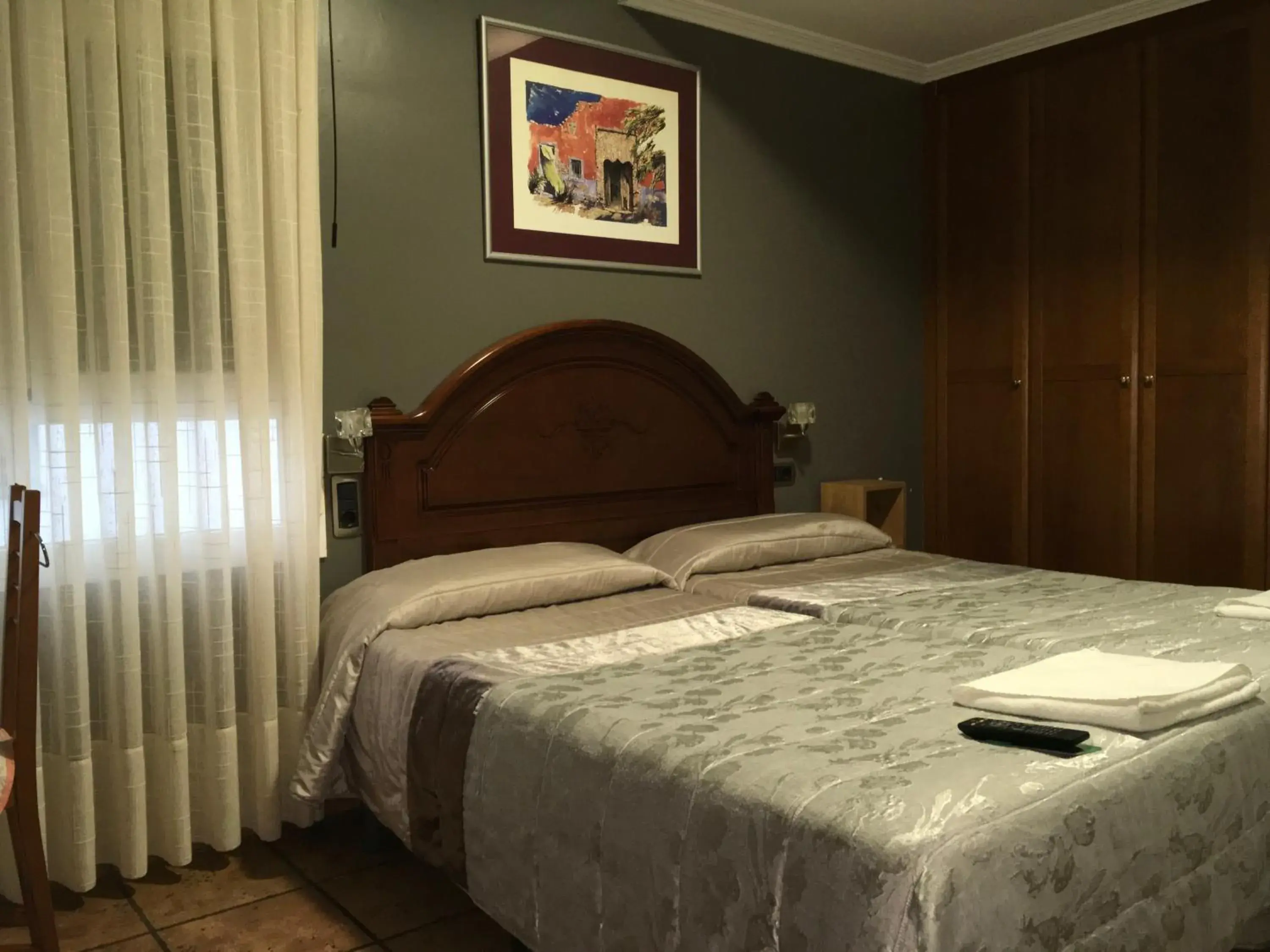 Double Room with Private Bathroom in Pensión La Redonda Double Room with Private Bathroom in Pensión La Redonda