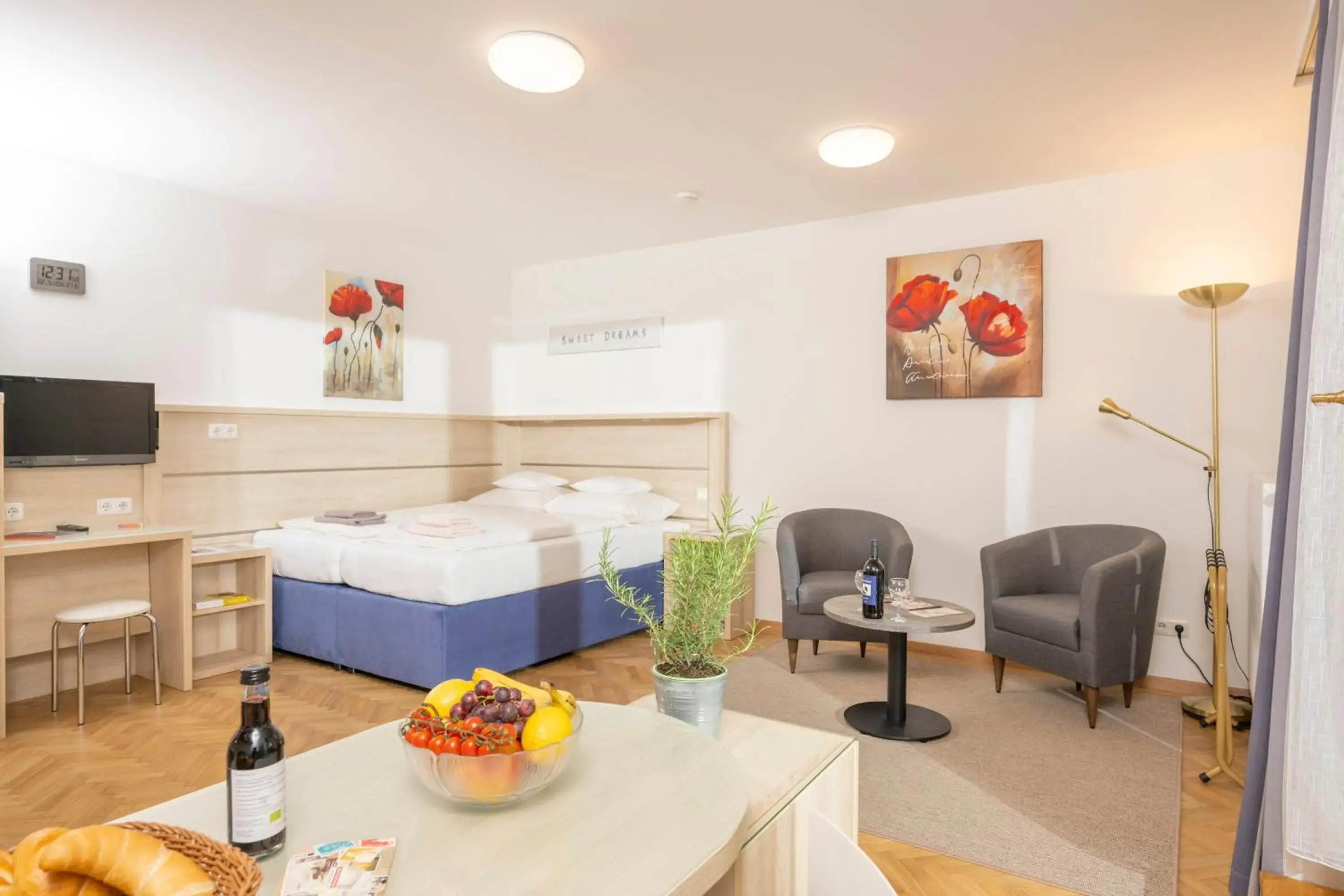 Studio with Garden (2 Adults) - Josef Resch Platz 15a in Appartements Ferchergasse Studio with Garden (2 Adults) - Josef Resch Platz 15a in Appartements Ferchergasse