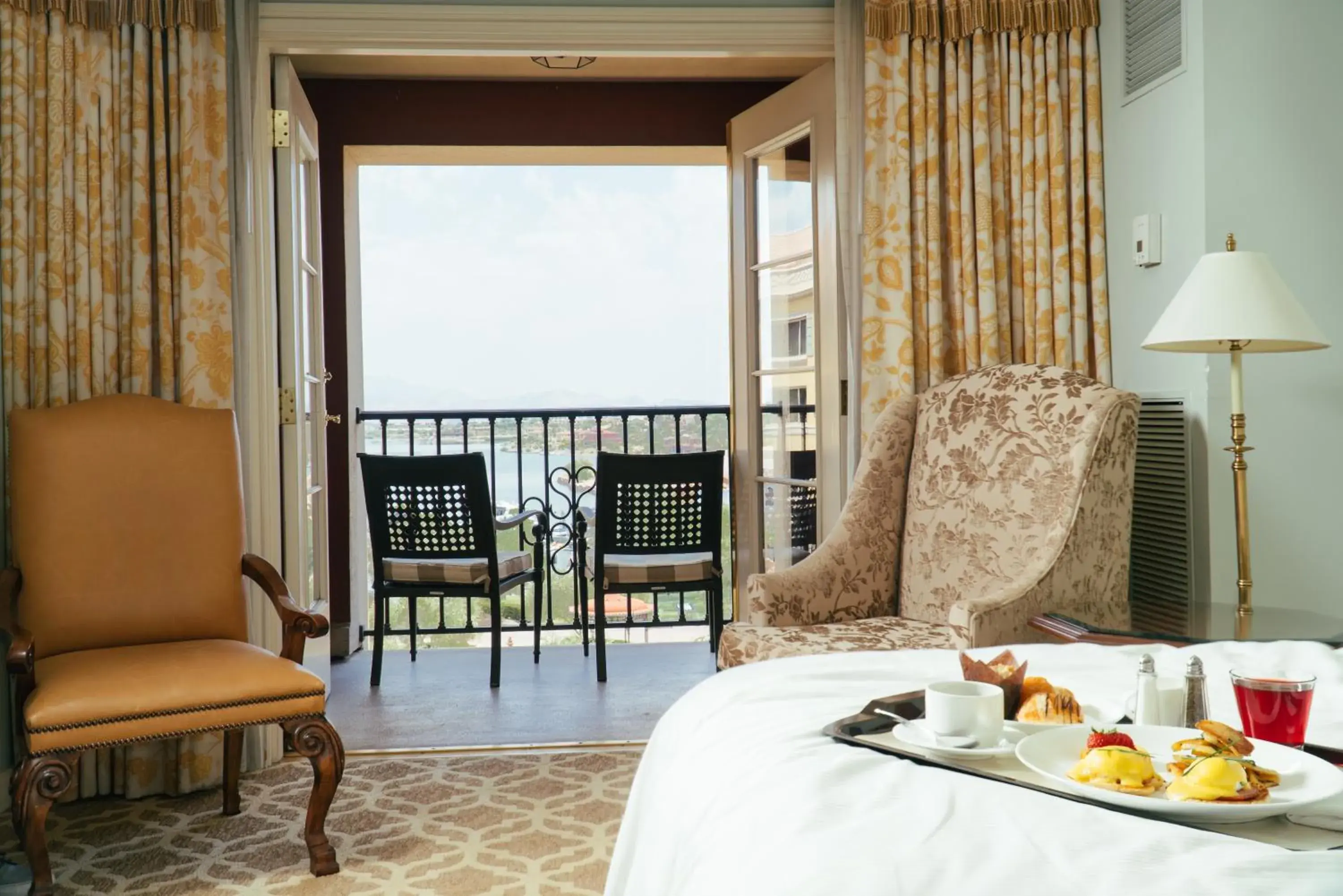 King Suite in Hilton Lake Las Vegas Resort & Spa King Suite in Hilton Lake Las Vegas Resort & Spa