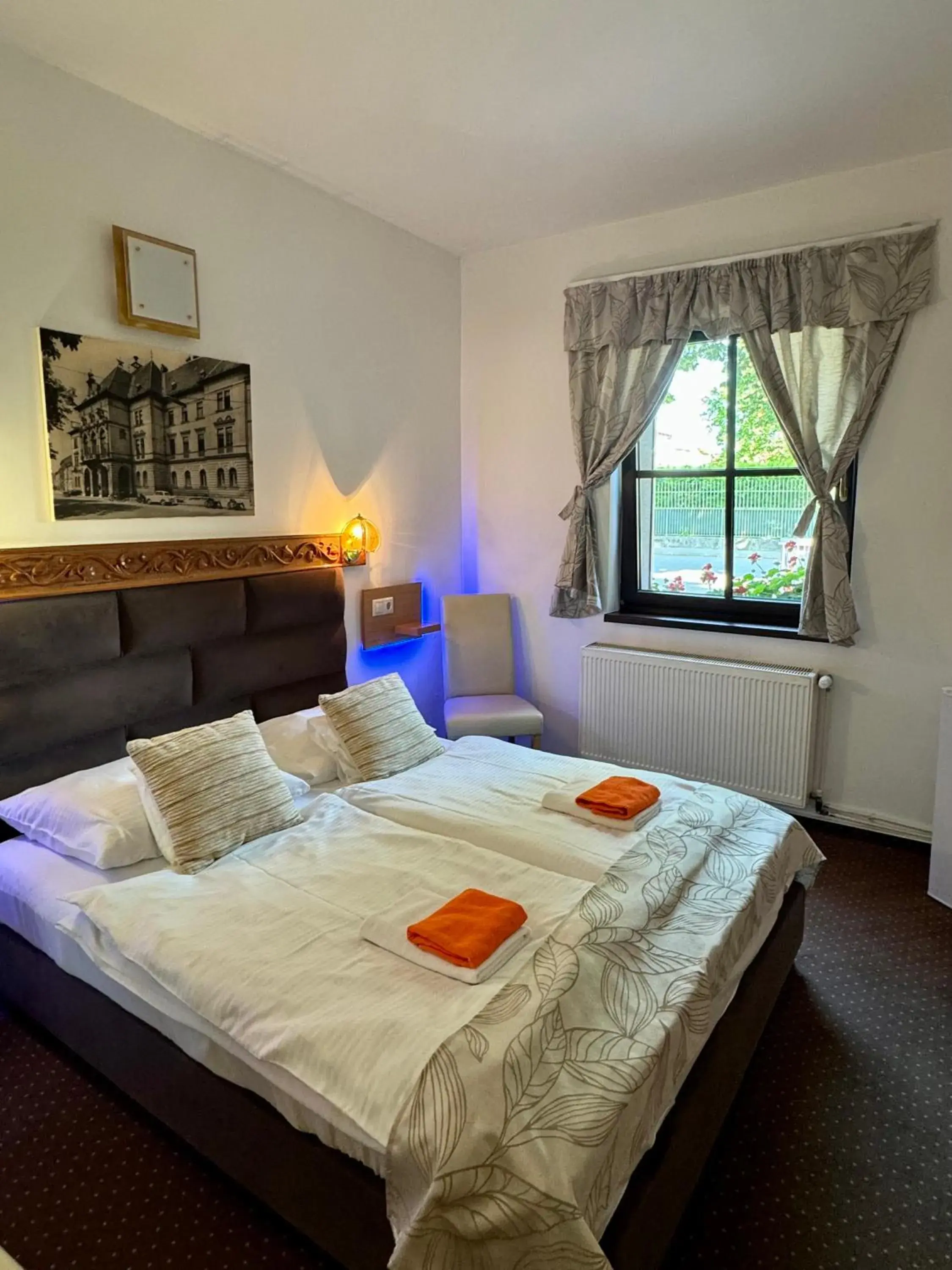 Double or Twin Room with Bathroom - single occupancy in Fészek Fogadó - Pension Nest Double or Twin Room with Bathroom - single occupancy in Fészek Fogadó - Pension Nest