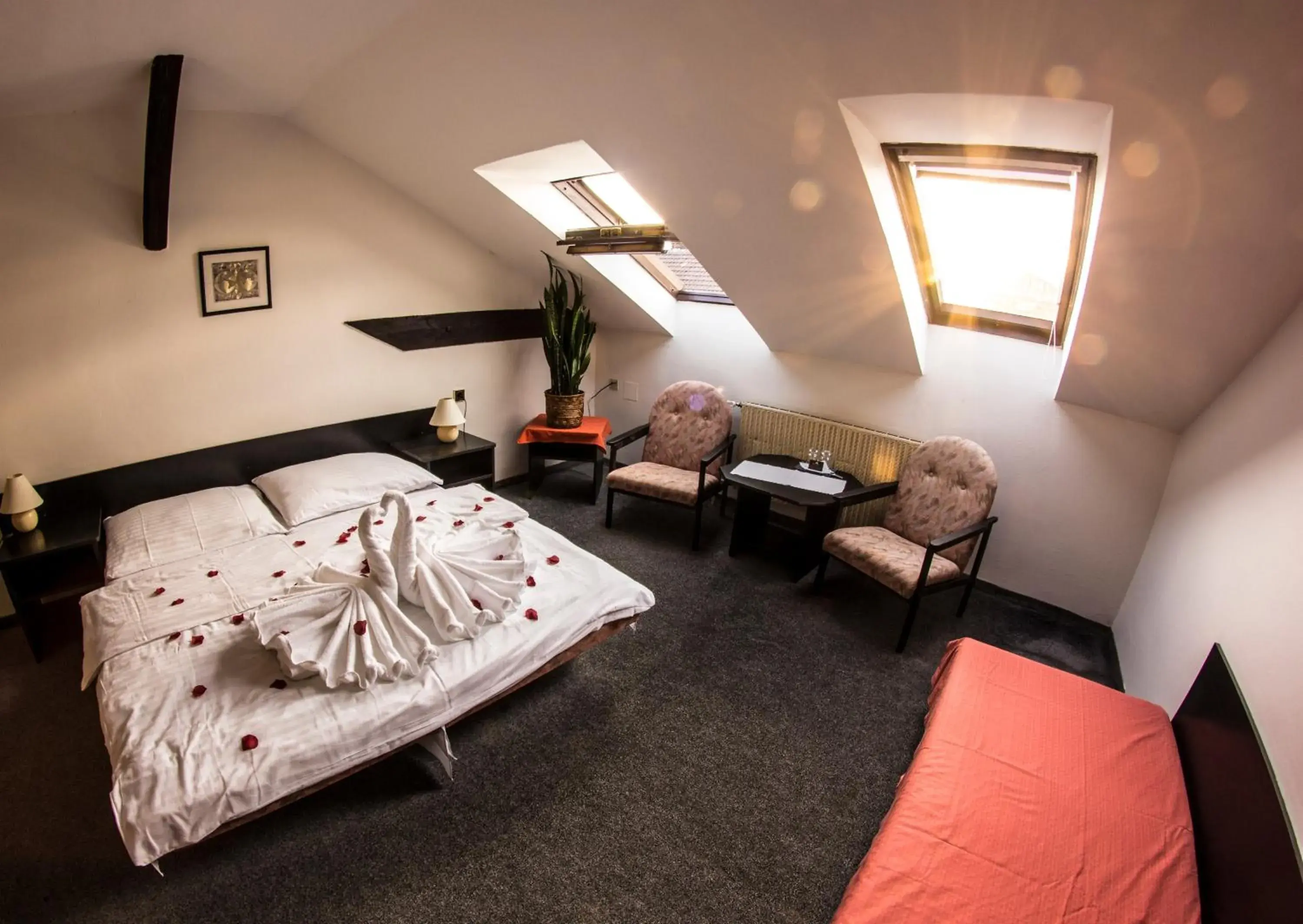 Standard Triple Room in Hotel Pyramida Standard Triple Room in Hotel Pyramida