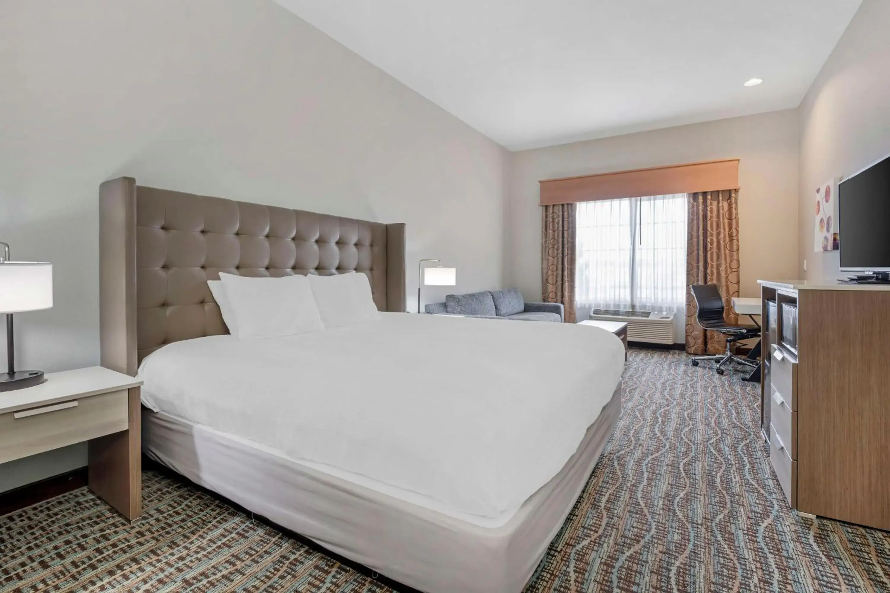 King Room with Roll In Shower - Disability Access - Non Smoking in Best Western PLUS Peppertree Inn at Omak King Room with Roll In Shower - Disability Access - Non Smoking in Best Western PLUS Peppertree Inn at Omak